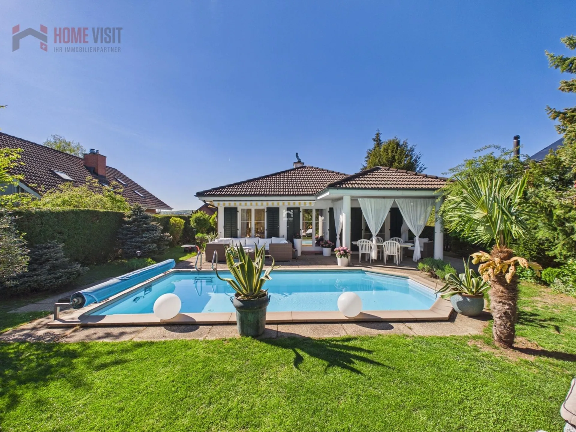 Exklusives Einfamilienhaus mit Pool, Gartenidylle & Privatsphäre