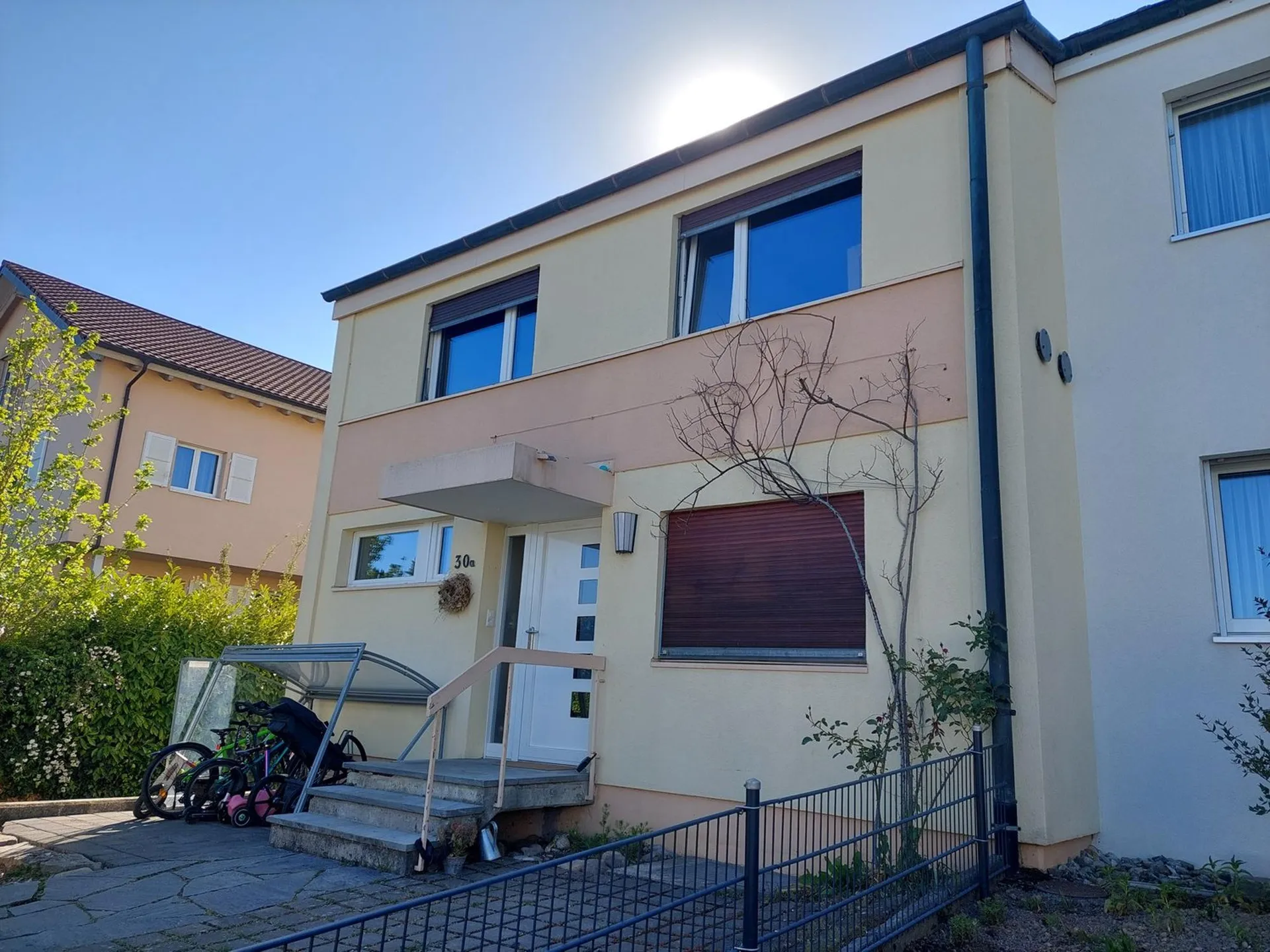 Geräumiges 6.5-Zimmer-Doppeleinfamilienhaus an ruhiger Lage in Oberwil