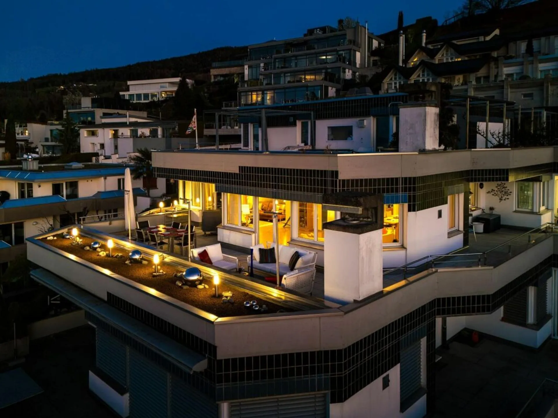 4.5-ZIMMER-TERRASSENRESIDENZ MIT 180°-BODENSEESICHT -  GROSSZÜGIG WOHNEN IN PRIVILEGIERTER HANGLAGE