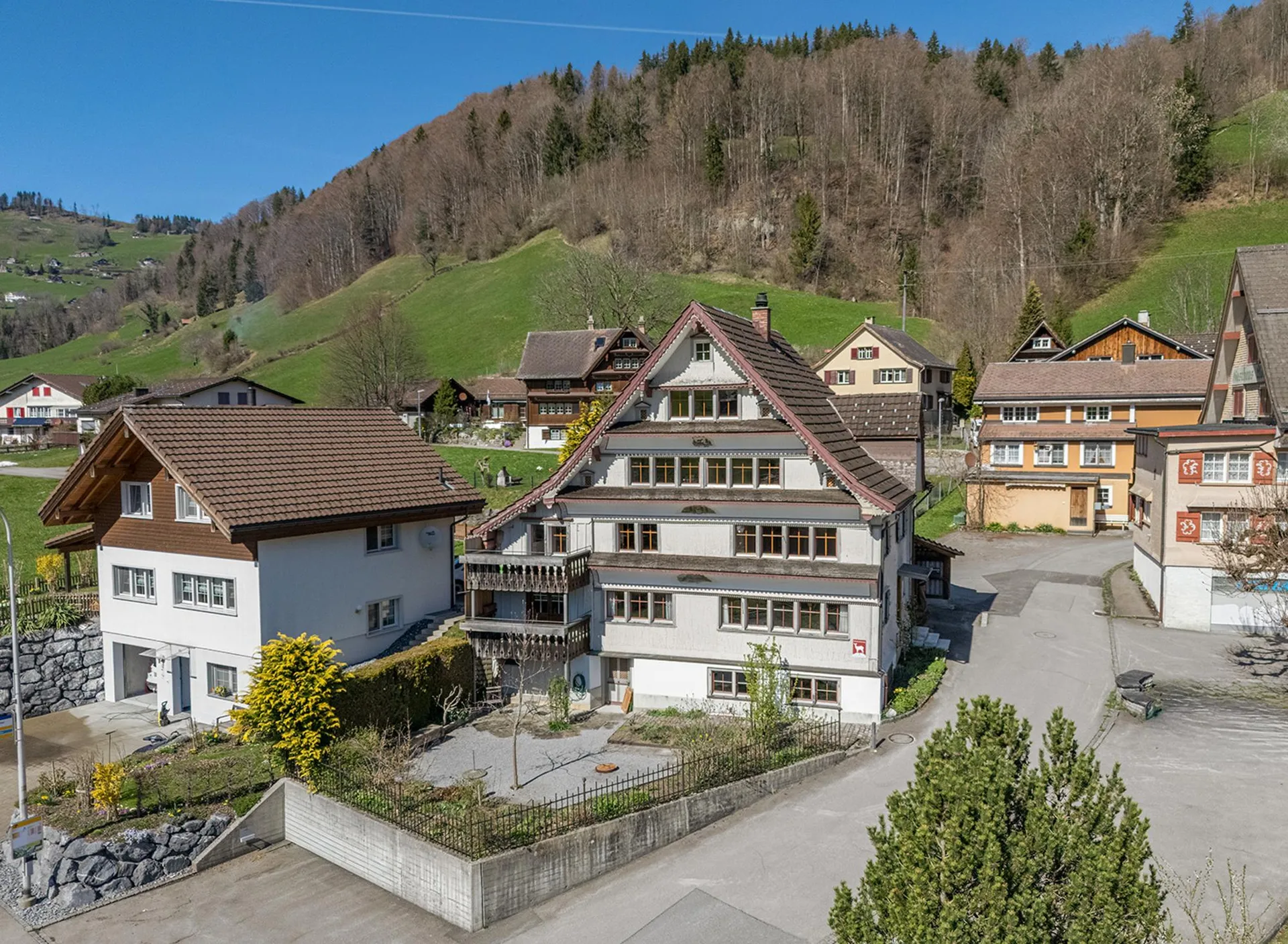 Familienfreundliches Zweifamilienhaus zwischen Natur und Infrastruktur