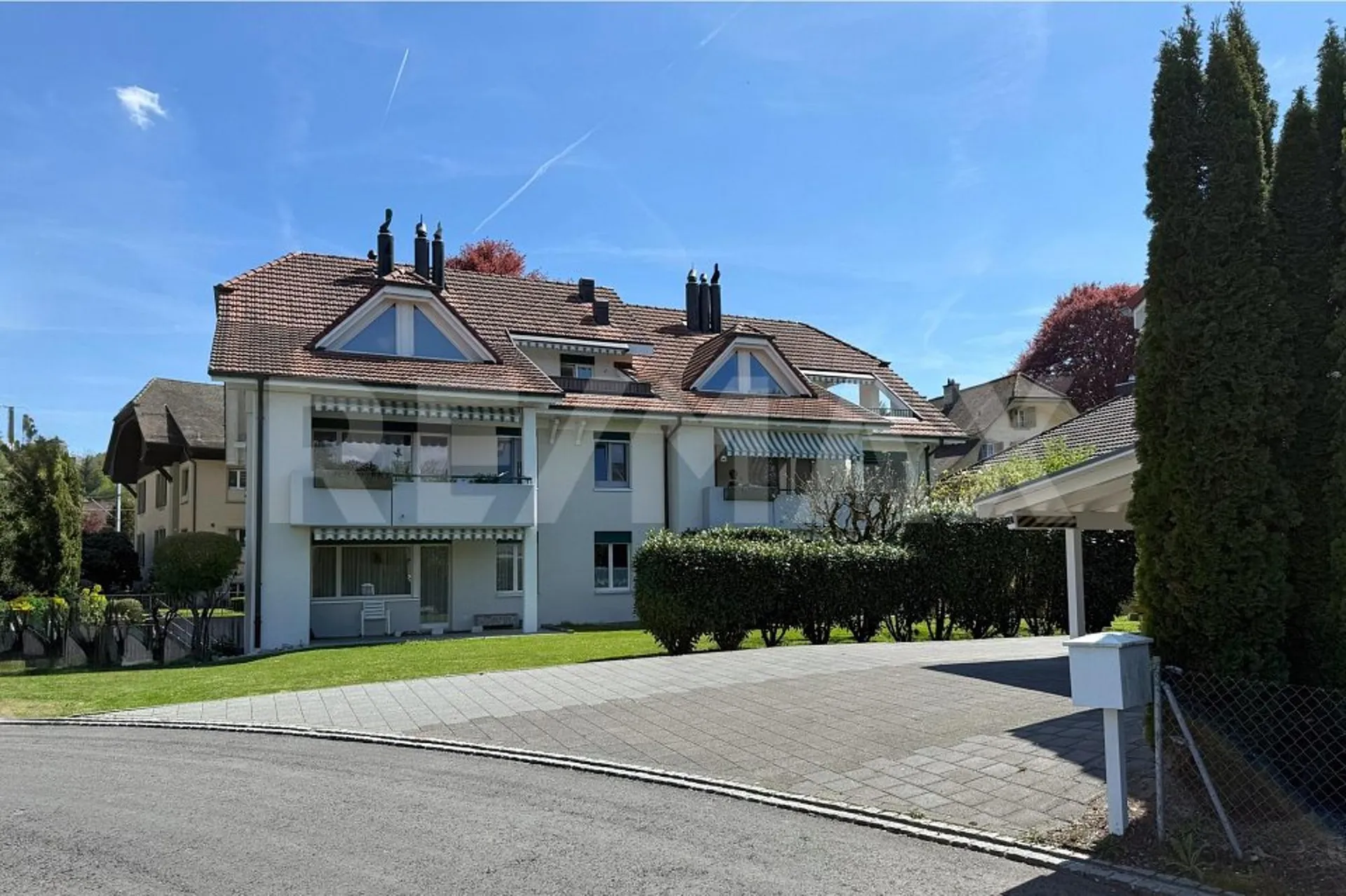 Charmante Dachwohnung mit Cheminée und Terrasse in ruhigem Quartier