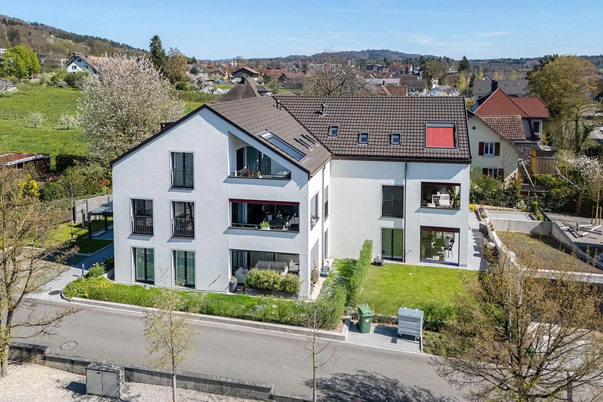 Neuwertige, exklusive 4,5-Zimmer-Garten-Eigentumswohnung im Top-Zustand