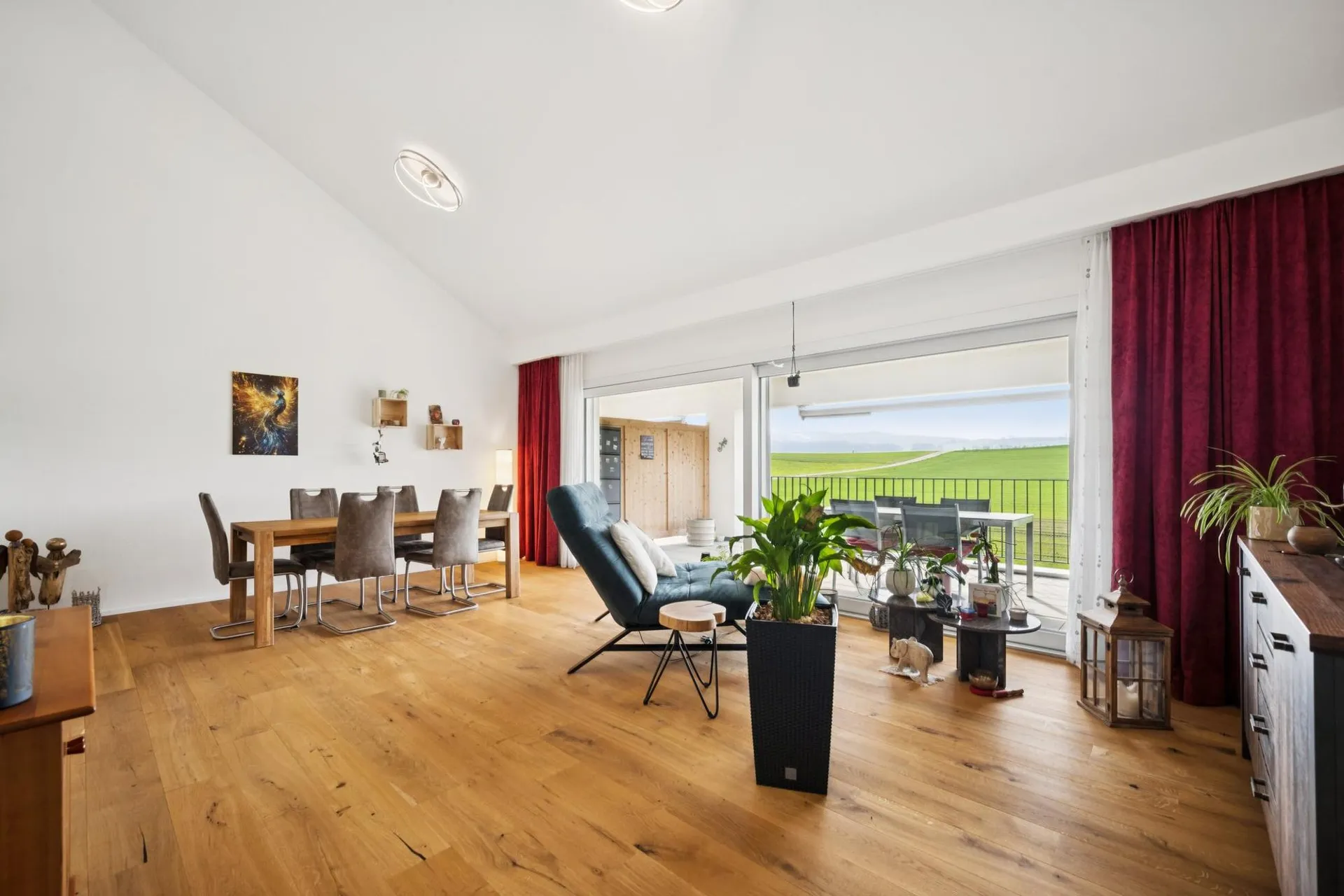 Moderne Wohnung mit Blick ins Grüne