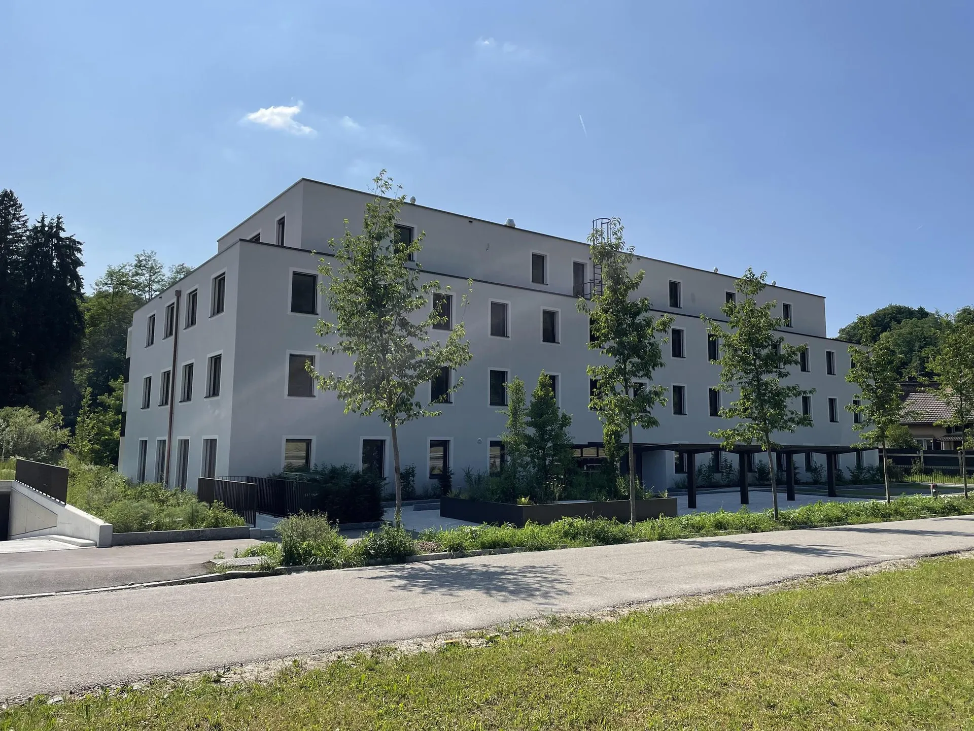 Erstvermietung - traumhafte 5.5-Zimmer-Attikawohnung mit grosser Terrasse und Blick ins Grüne