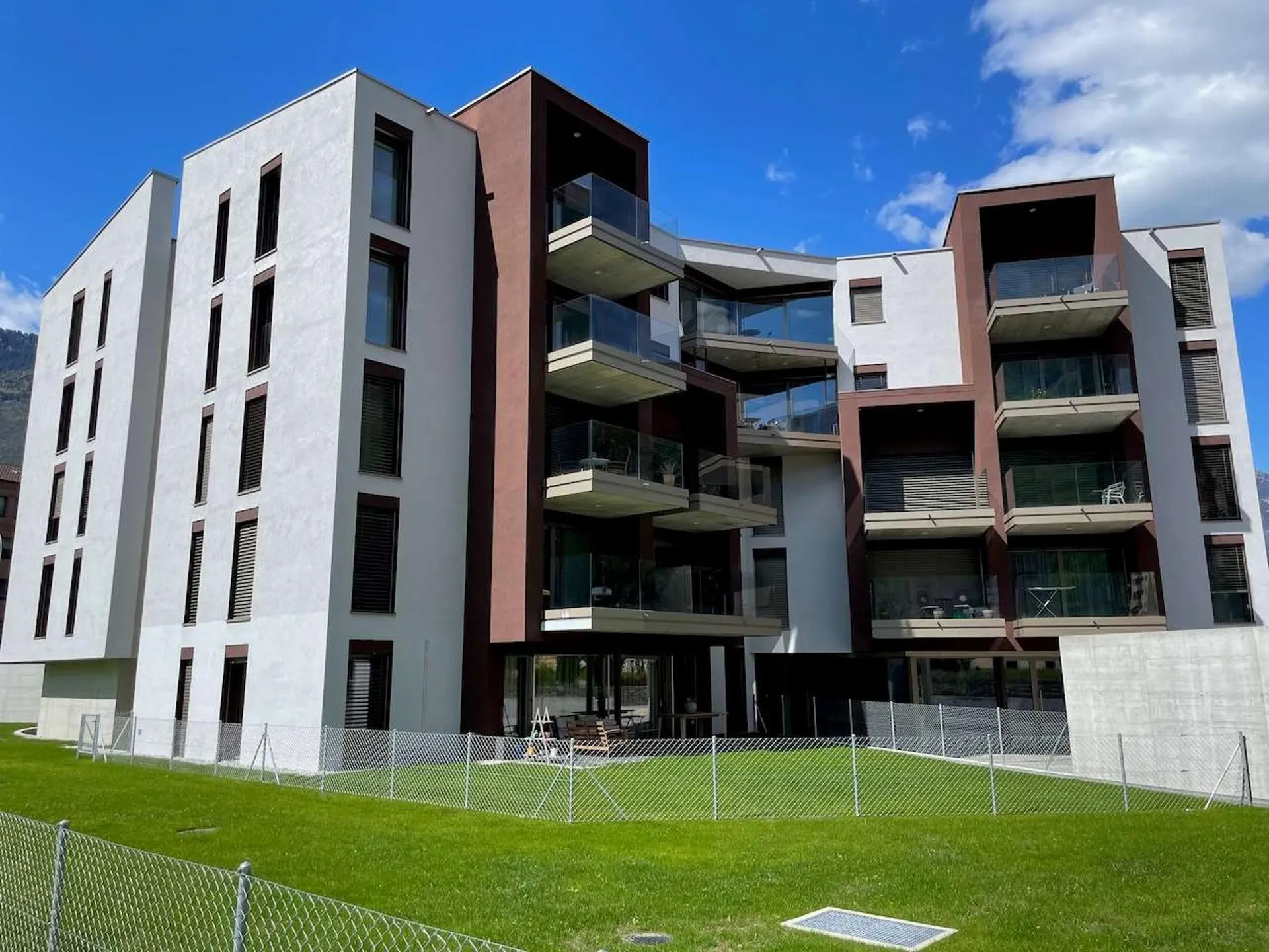 Giubiasco, affitto recente 2.5 locali con balcone