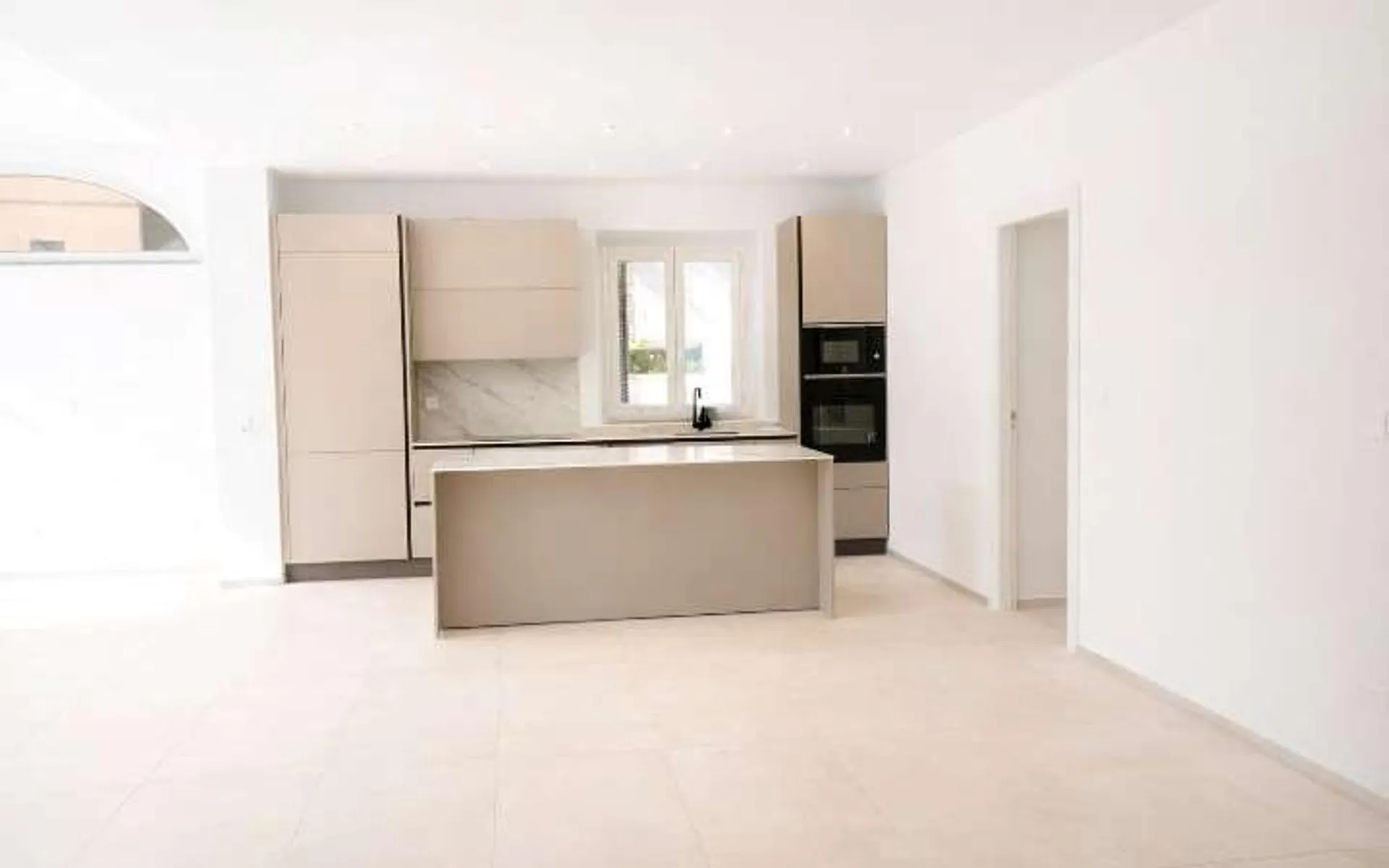 Figino - Elegante 3,5 locali con giardino privato e vista aperta sul v