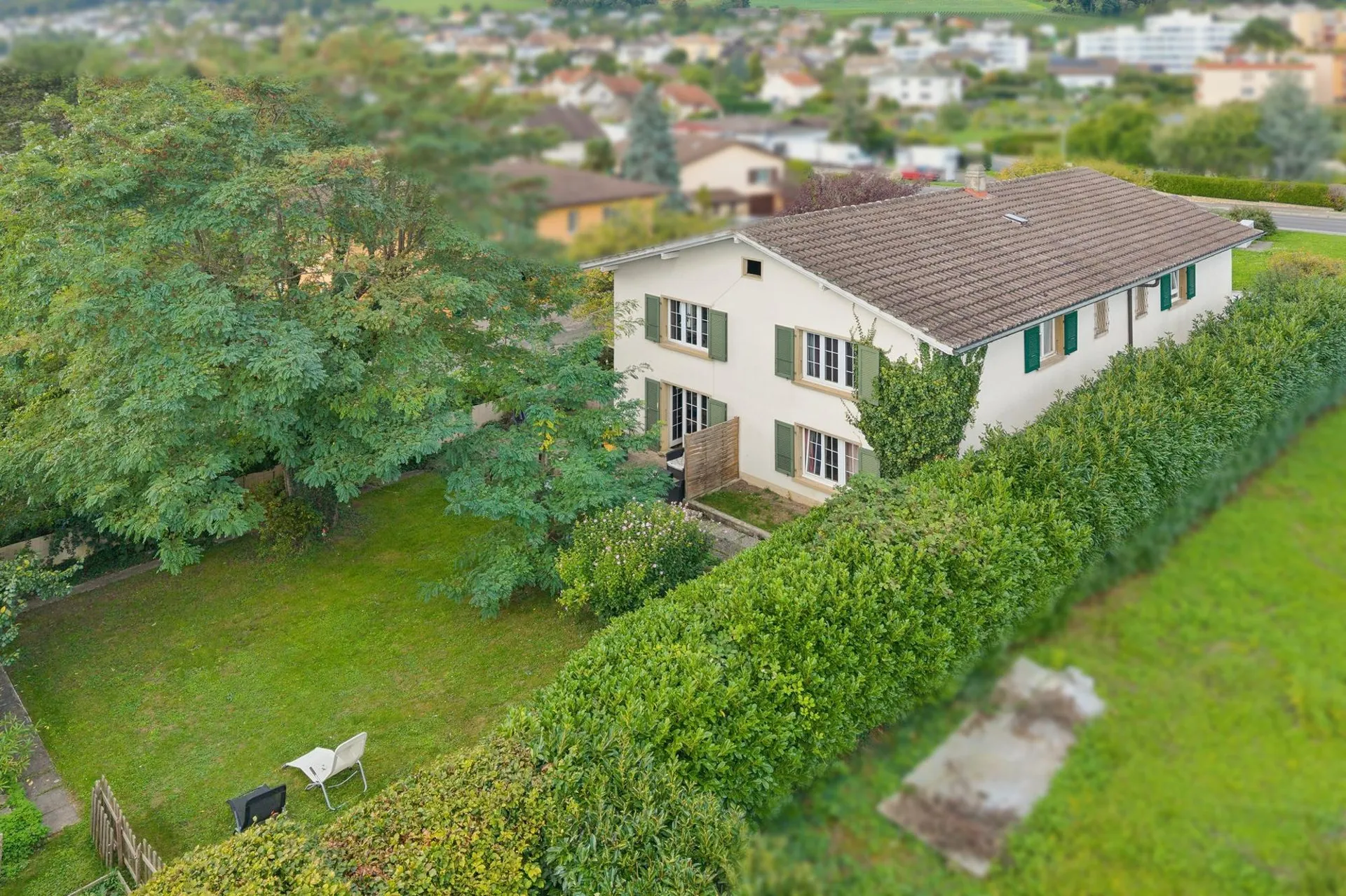 Maison de trois appartements avec terrain constructible