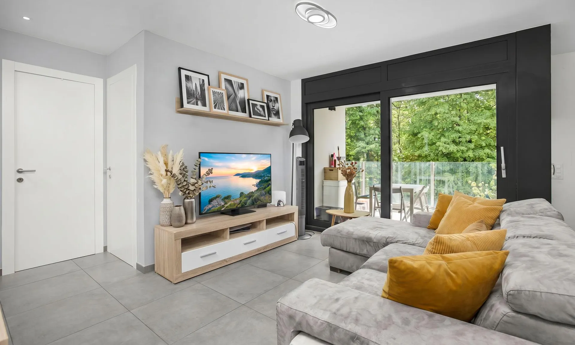 ELEGANTE APPARTAMENTO 4.5 LOCALI CON TERRAZZA A DINO
