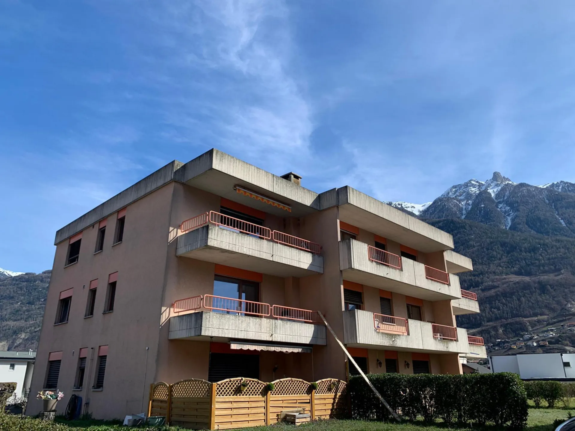APPARTEMENT 3.5PCES AVEC GRAND BALCON