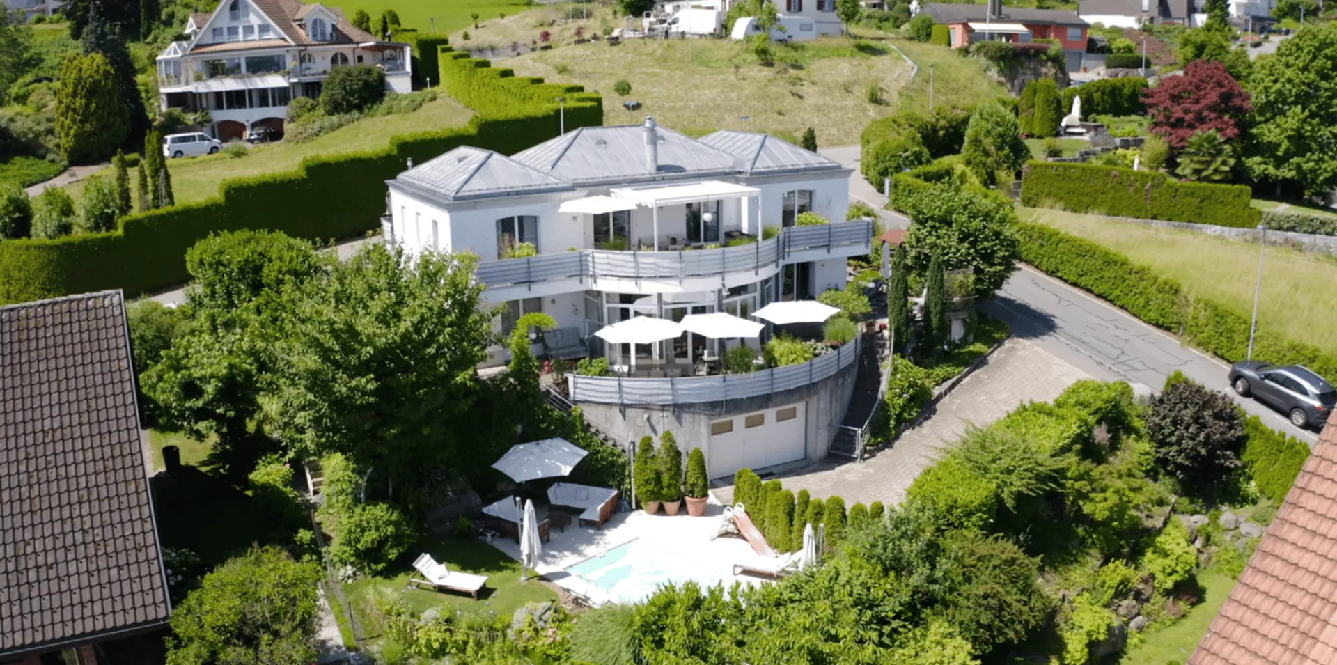 Dein persönliches Refugium: Das exklusive 9.5-Zimmer-Eigenheim mit Seesicht und Pool in Richterswil