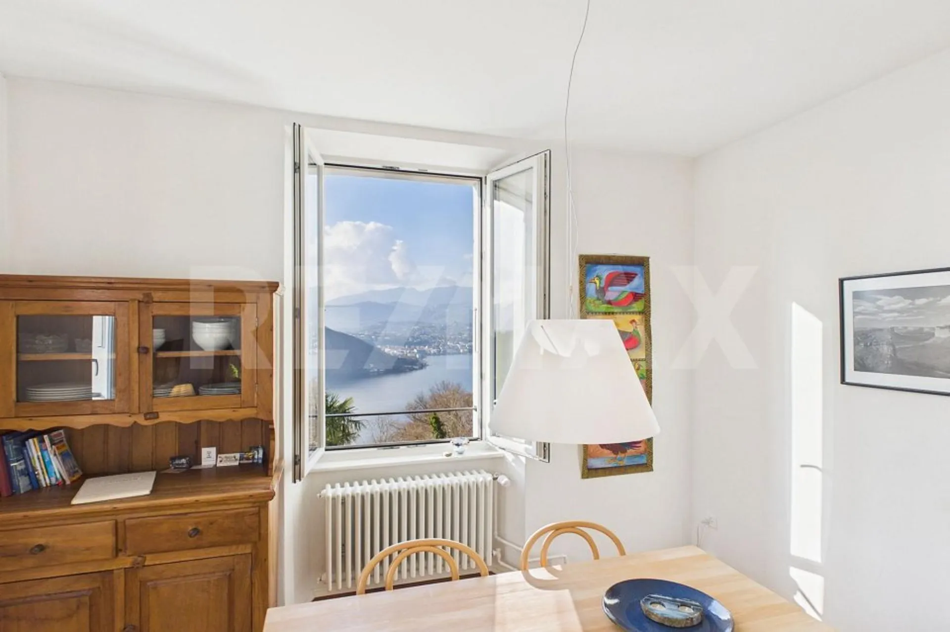 Ampio attico, splendida vista sul lago, giardino e a 25 minuti da Lugano !