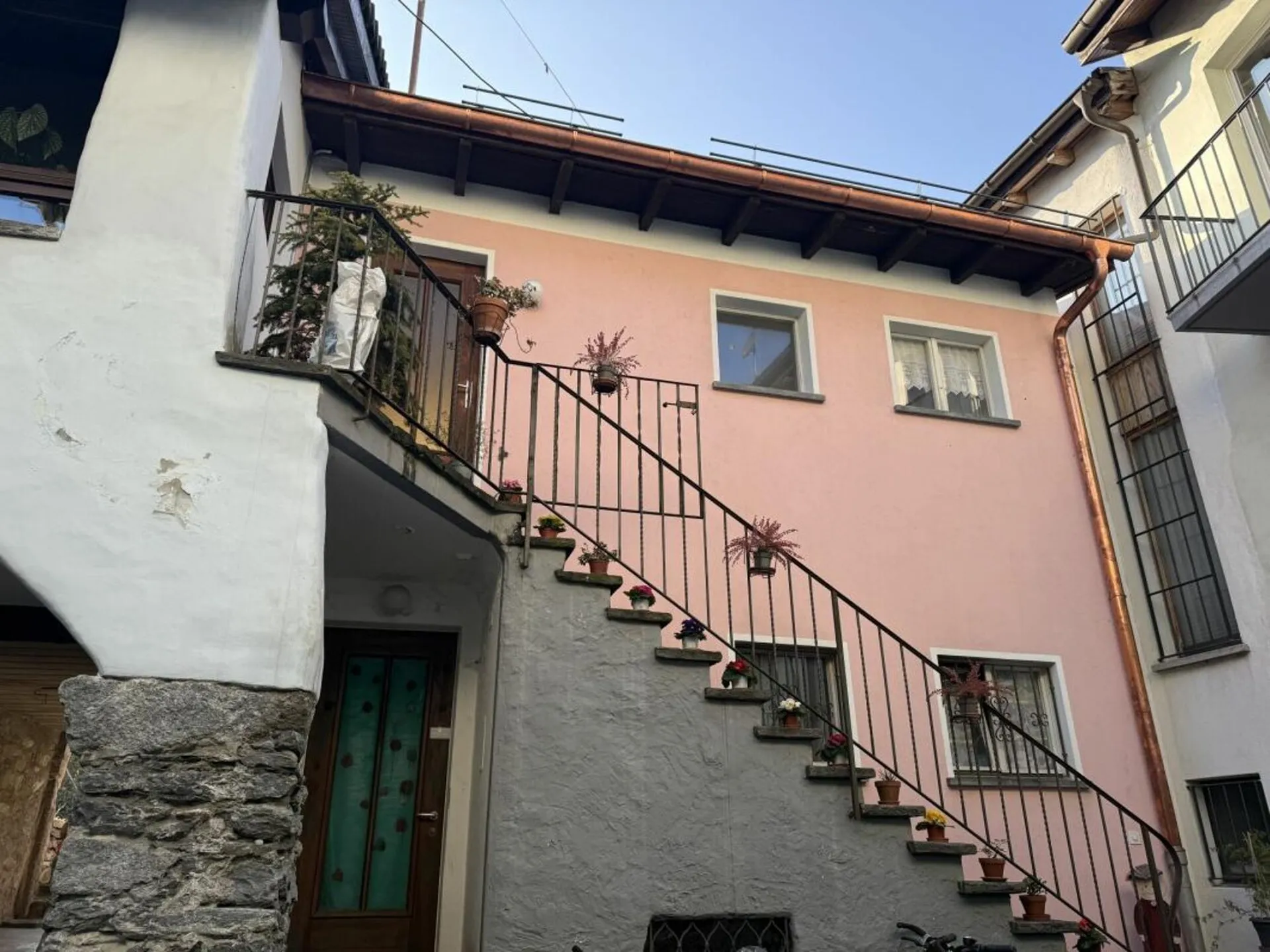 Losone - Haus im Dorfkern (Nucleo) mit zwei 2-Zimmer-Wohnungen