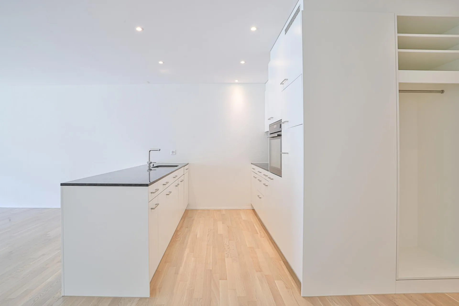 GROSSZÜGIGE 3.5 Zimmer-Wohnung mit Sitzplatz