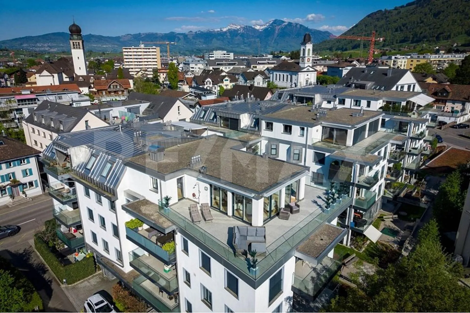 Exklusive 3.5-Zimmer-Attikawohnung mit grosser Terrasse und traumhafter Bergsicht