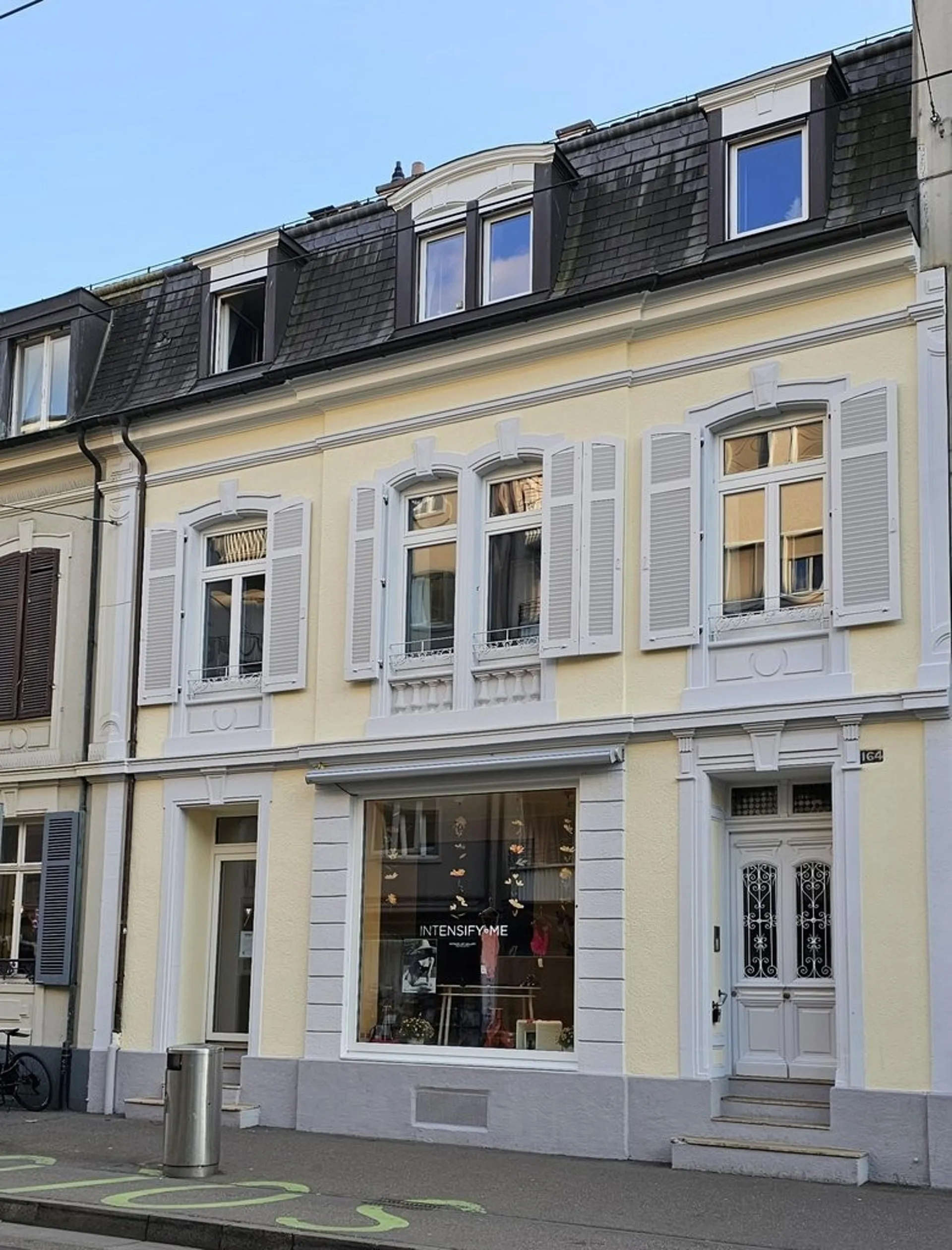 Charmante Altbauwohnung in lebhaften Quartier mit hochwertigem Ausbau