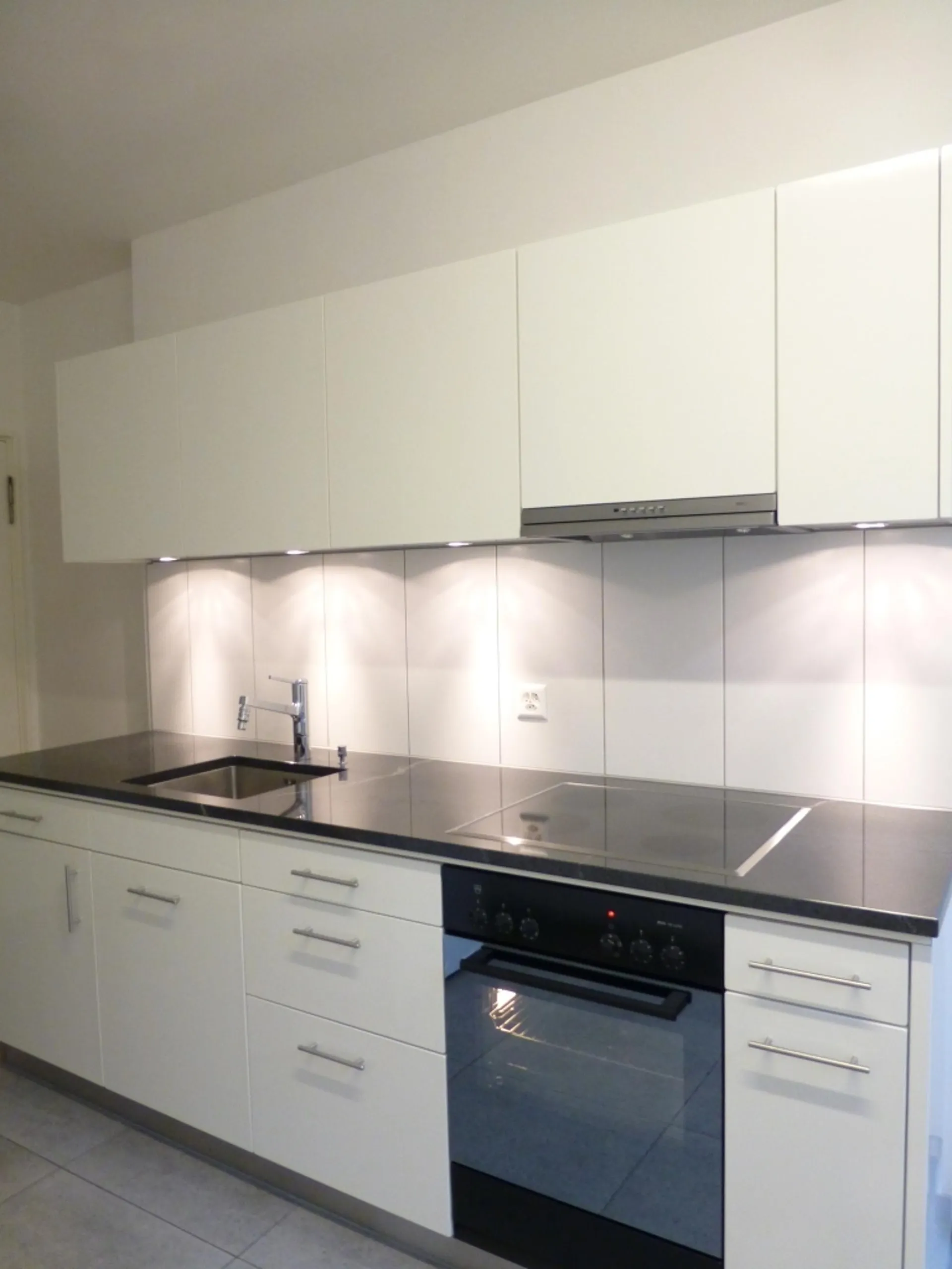 Grosszügige 2 Zimmer-Wohnung mit Balkon beim Aeschenplatz
