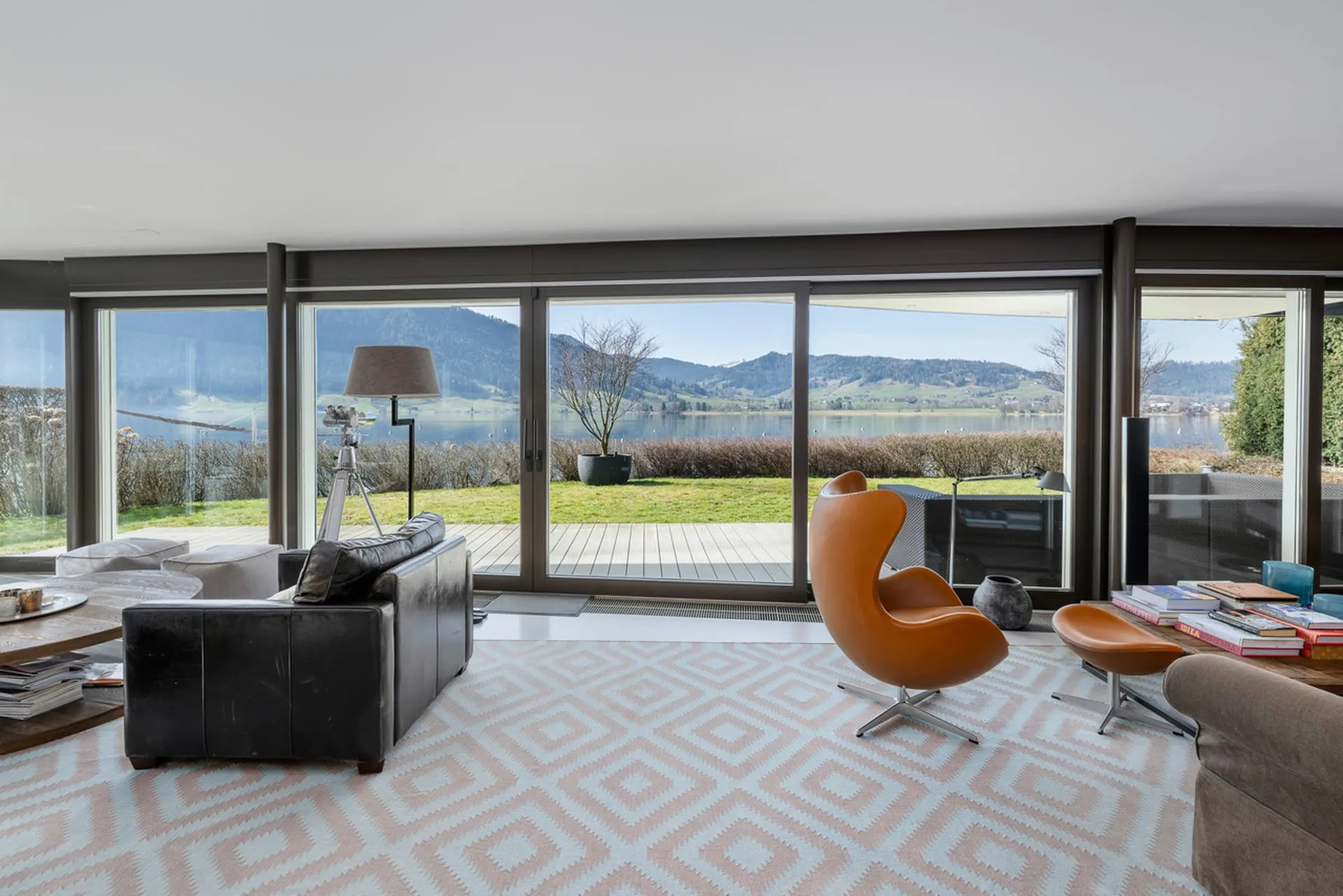 Exklusives Angebot: Maisonette-Gartenwohnung mit privatem Seezugang