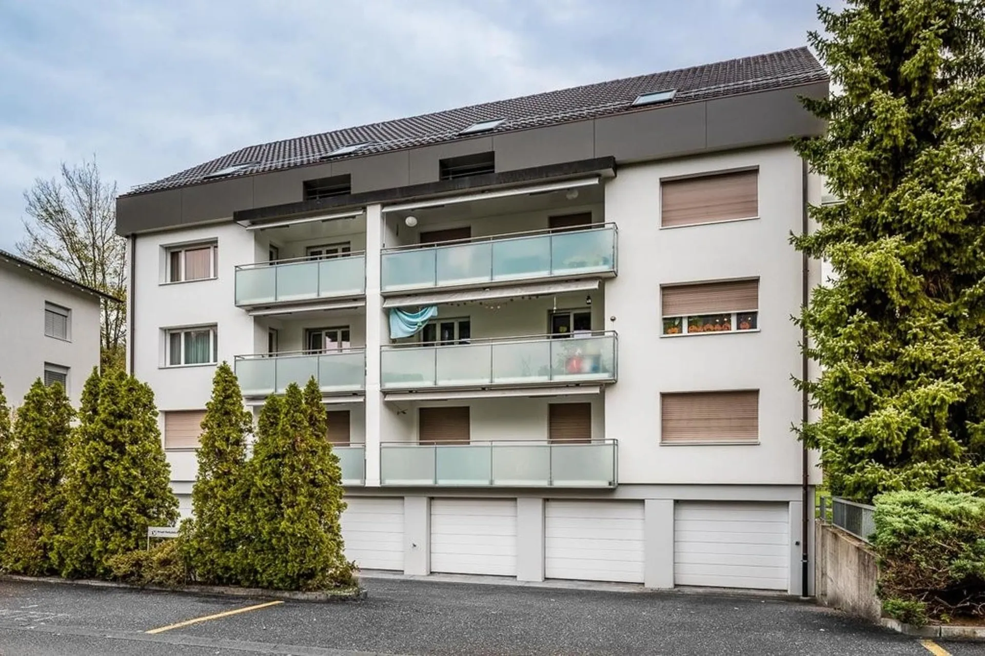 Nachmieter gesucht - Schöne grosse Dachwohnung zu vermieten!