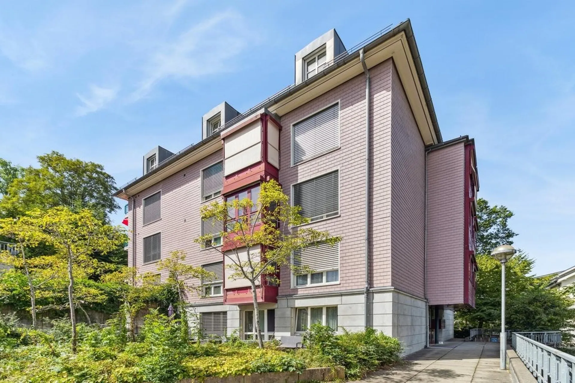 Helle Wohnung mit Cheminée