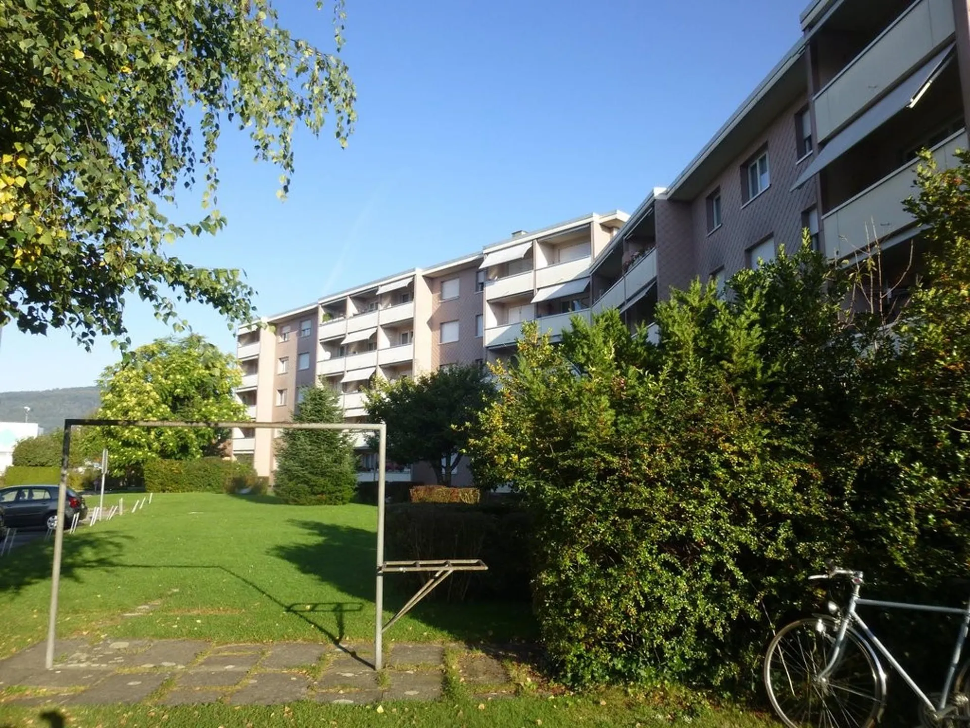 Zentral und doch im Grünen vermieten wir eine 3-Zimmerwohnung