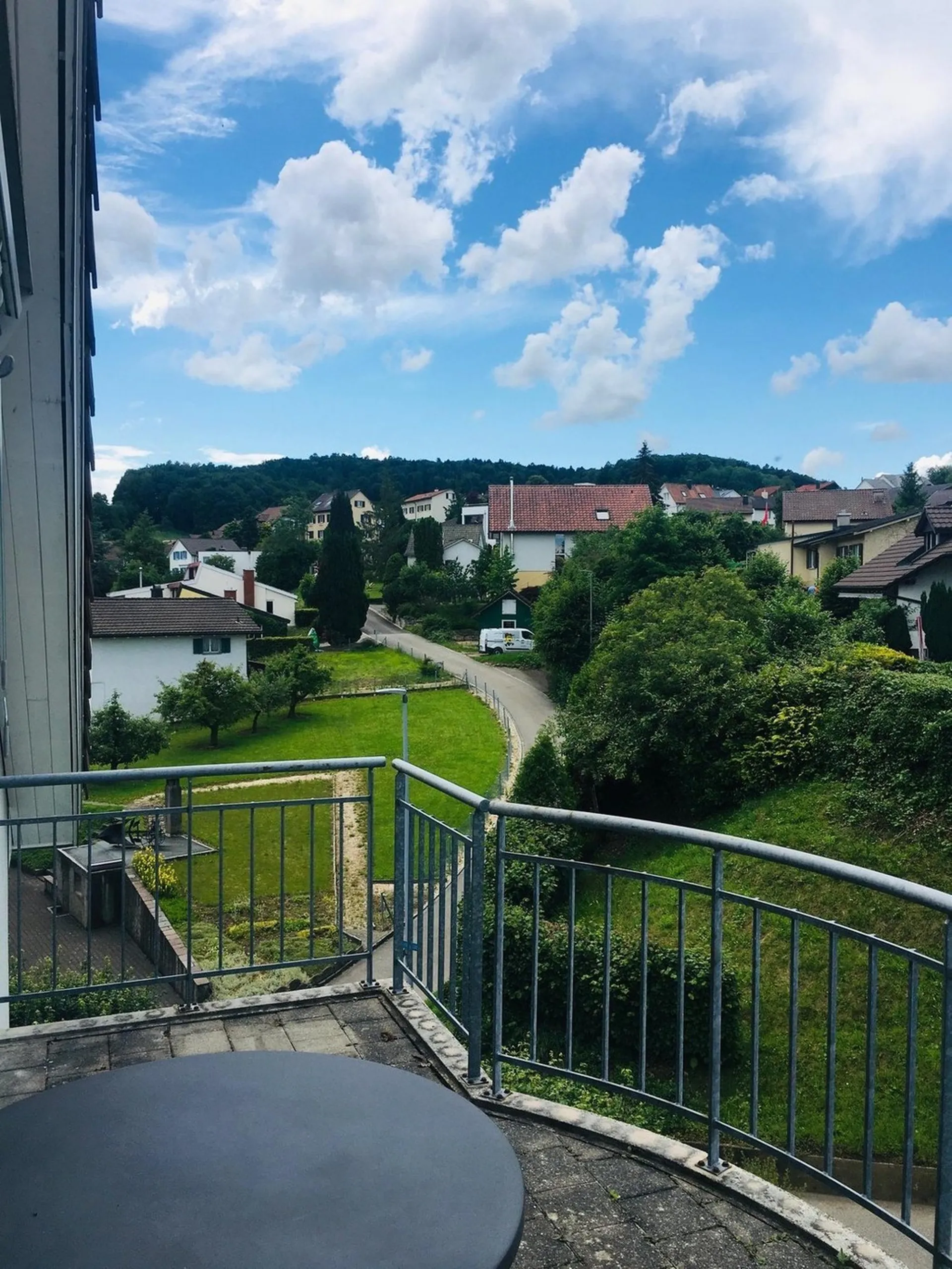 Charmante Dachwohnung mit neuer Küche