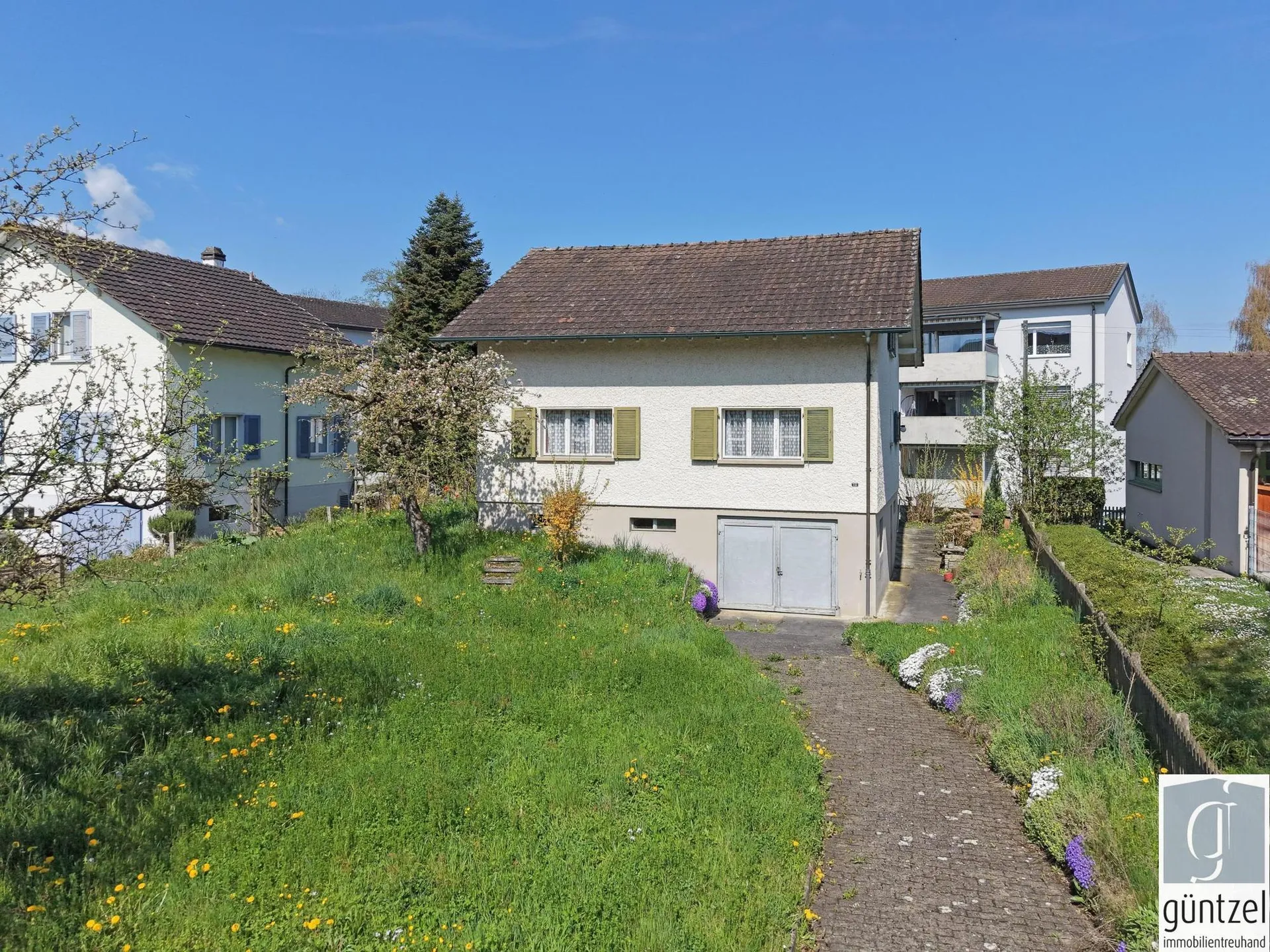 Renovationsbedürftiges Einfamilienhaus mit Erweiterungspotenzial
