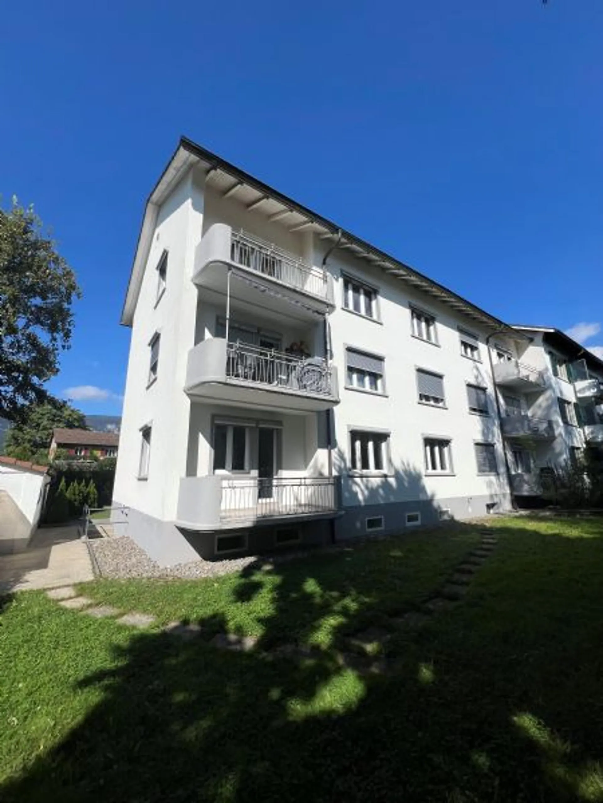 Sanierte und helle 4-Zimmerwohnung nähe Allmend Bahnhof