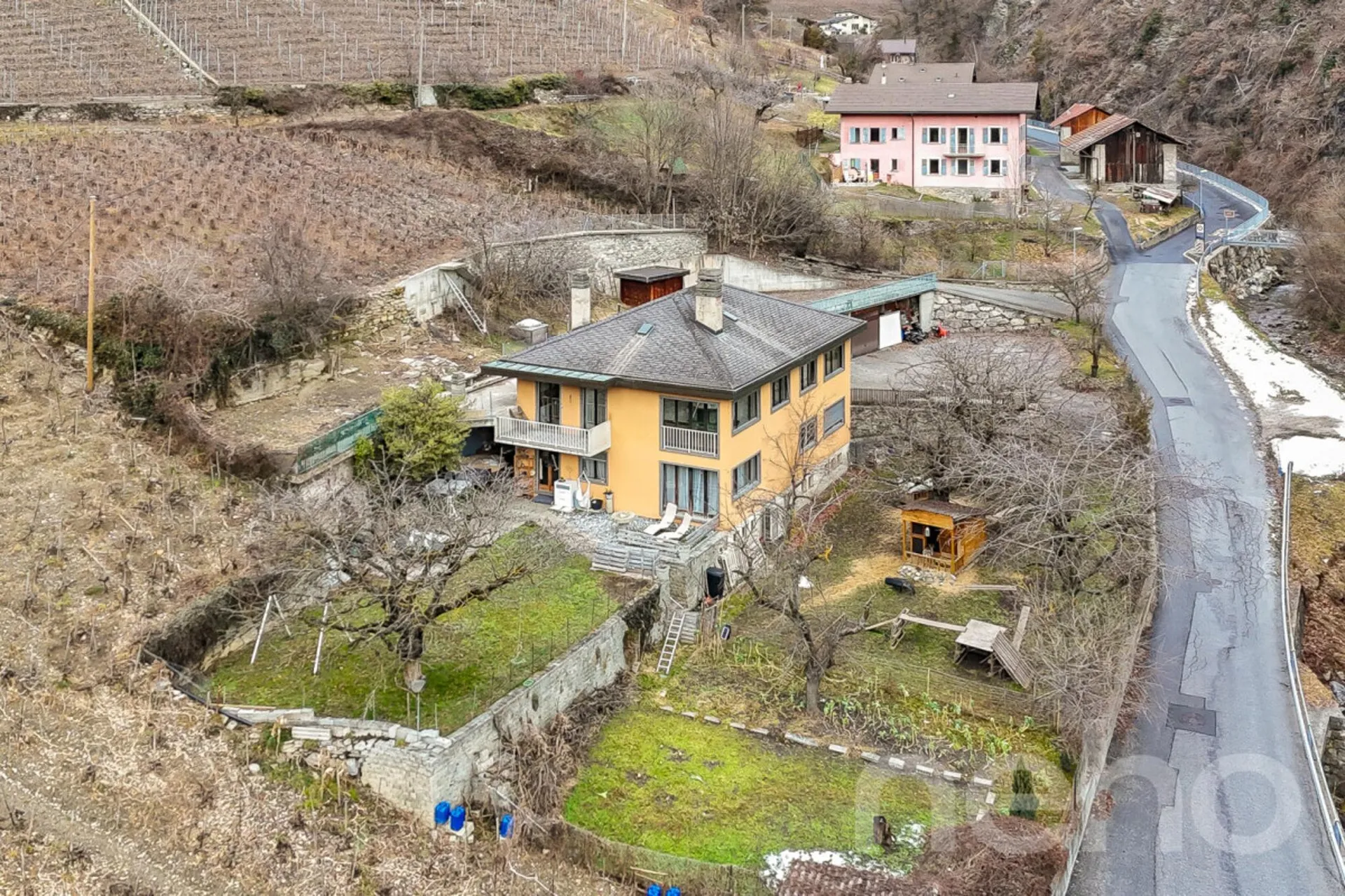 Opportunité rare : maison avec deux appartements