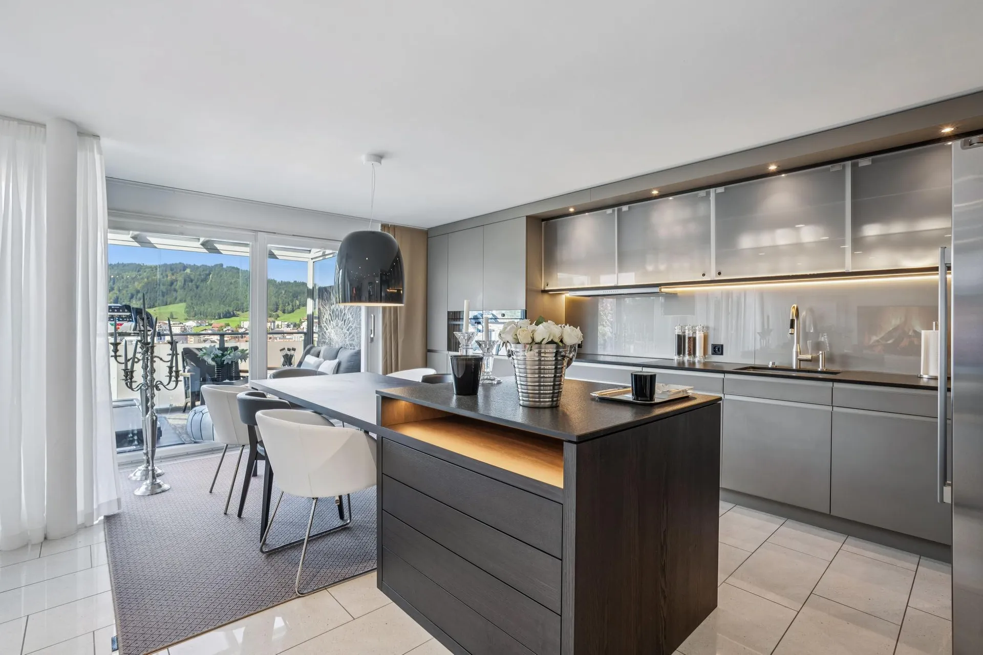 Moderne 3.5-Zimmer-Wohnung im Herzen von Einsiedeln