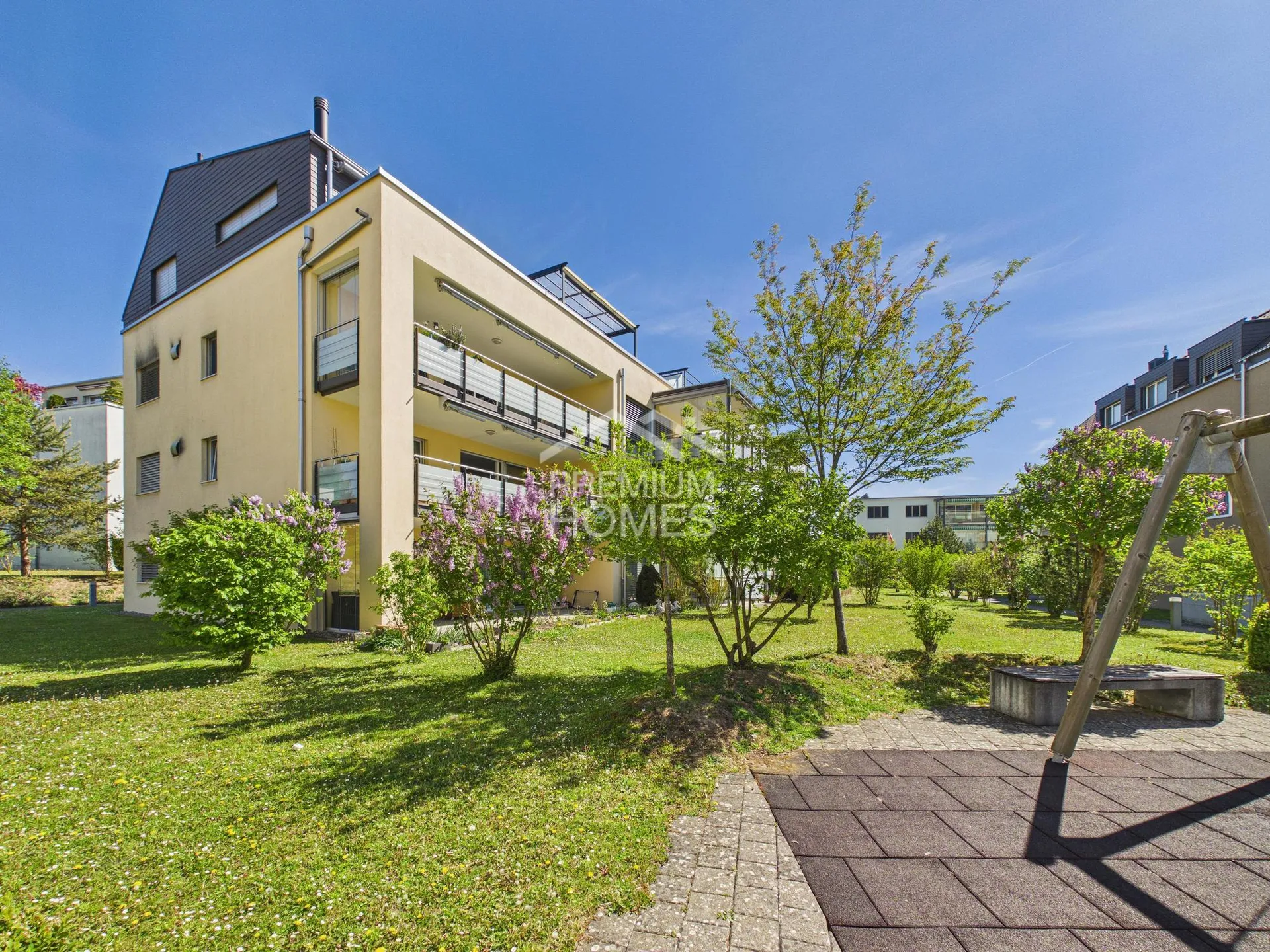 Stilvolle Attikaperle mit sonniger Terrasse