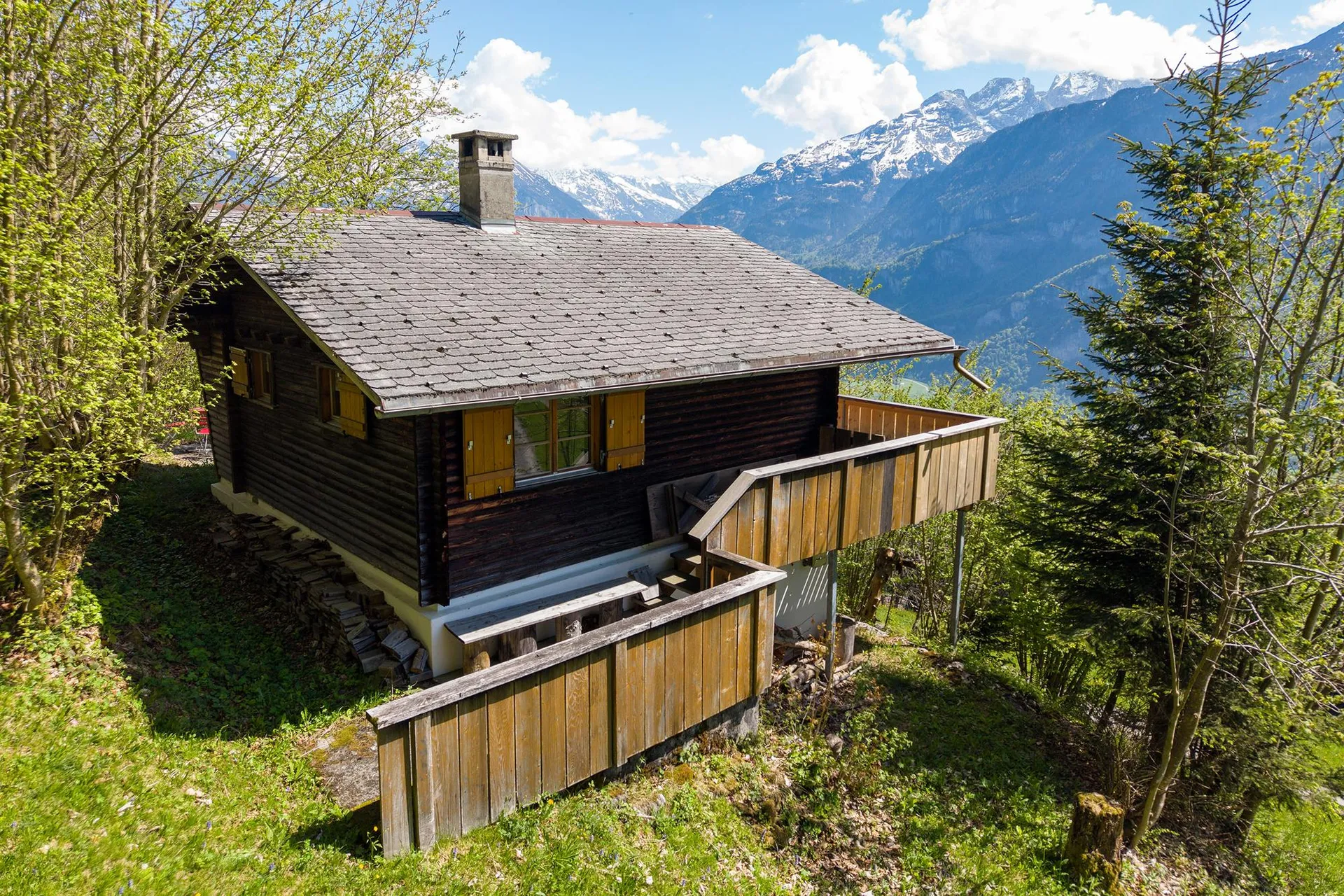 Schmuckes möbliertes Ferienchalet an Traumlage