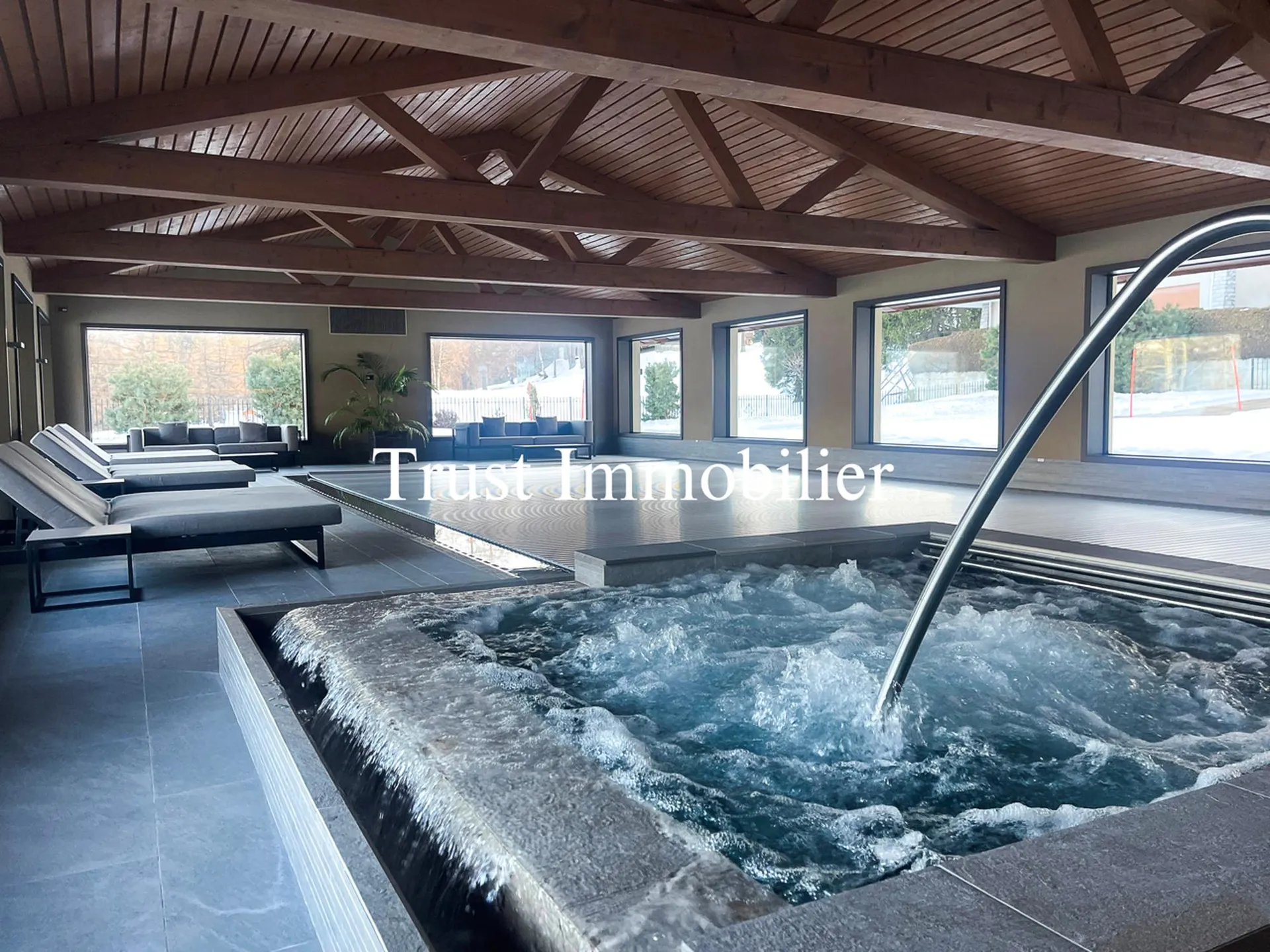 5000. Appartement luxueux de 270 m2 habitable au centre de Crans