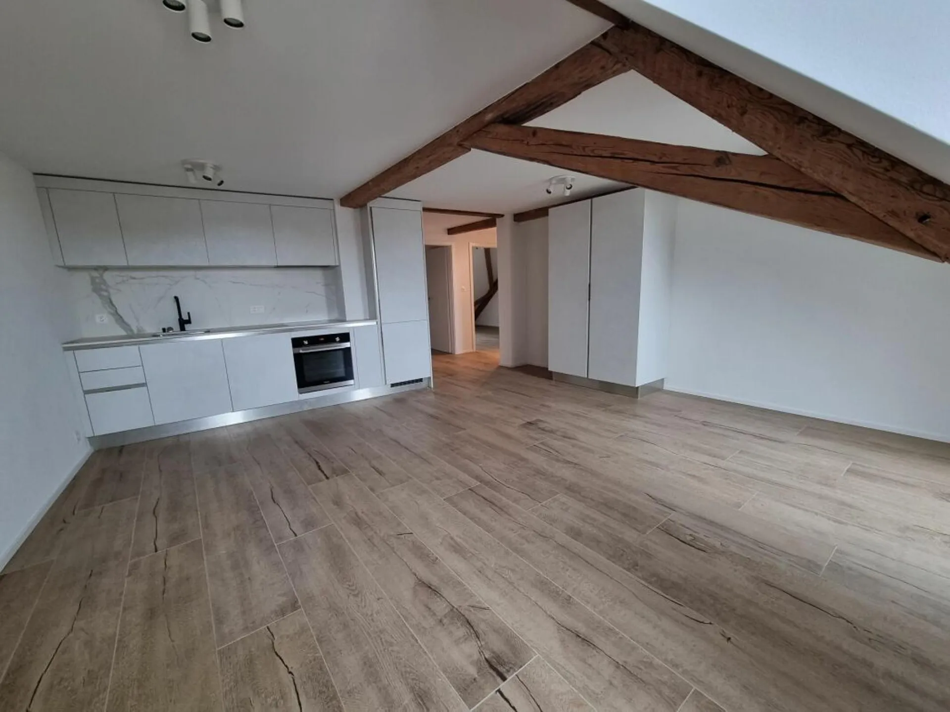 Appartement de 2,5 pièces + espace sous comble