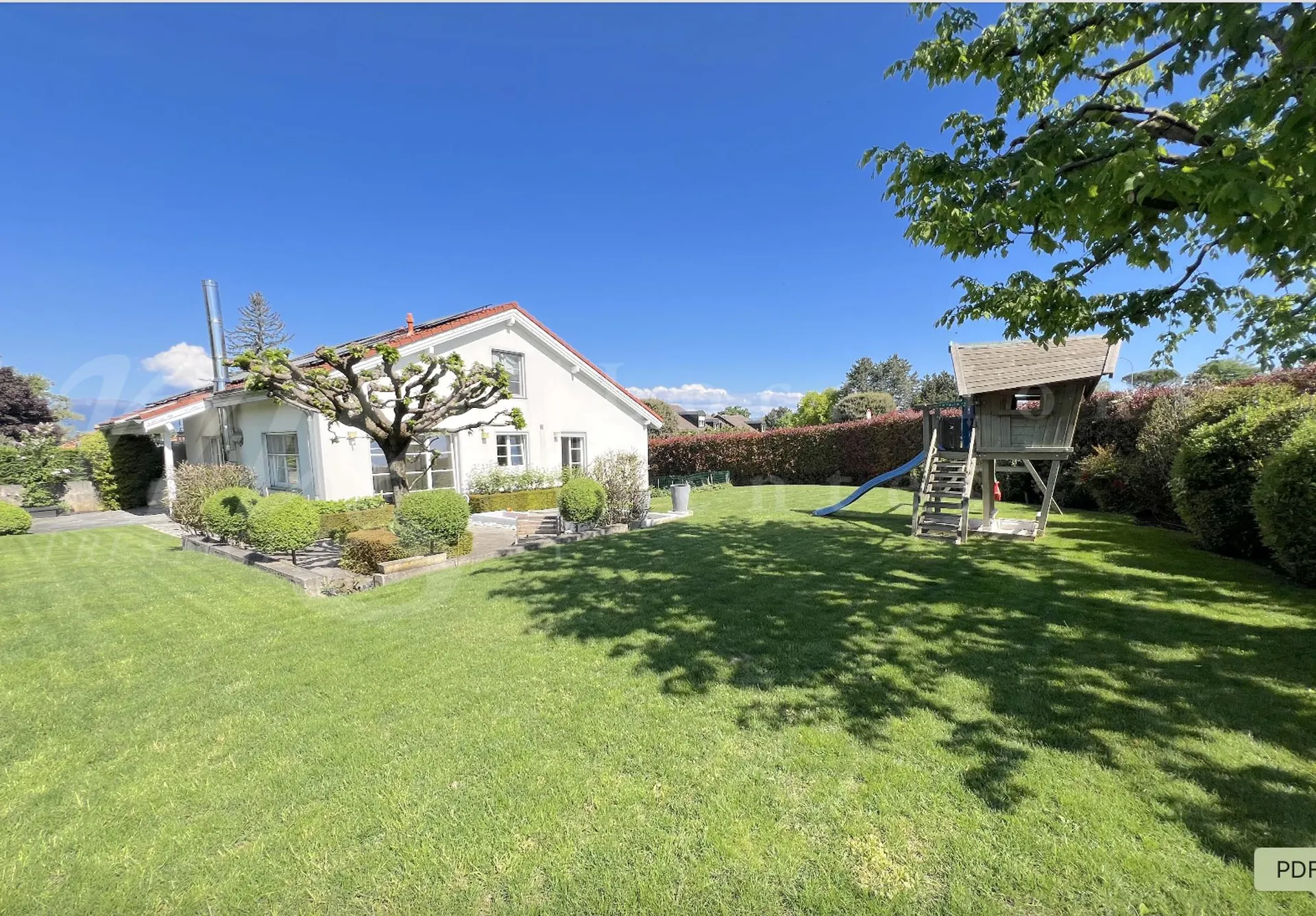 TRES BELLE MAISON DE 8 PIECES - 300 m2 hab - AVEC RAVISSANT JARDIN ARBORE DE 800 m2