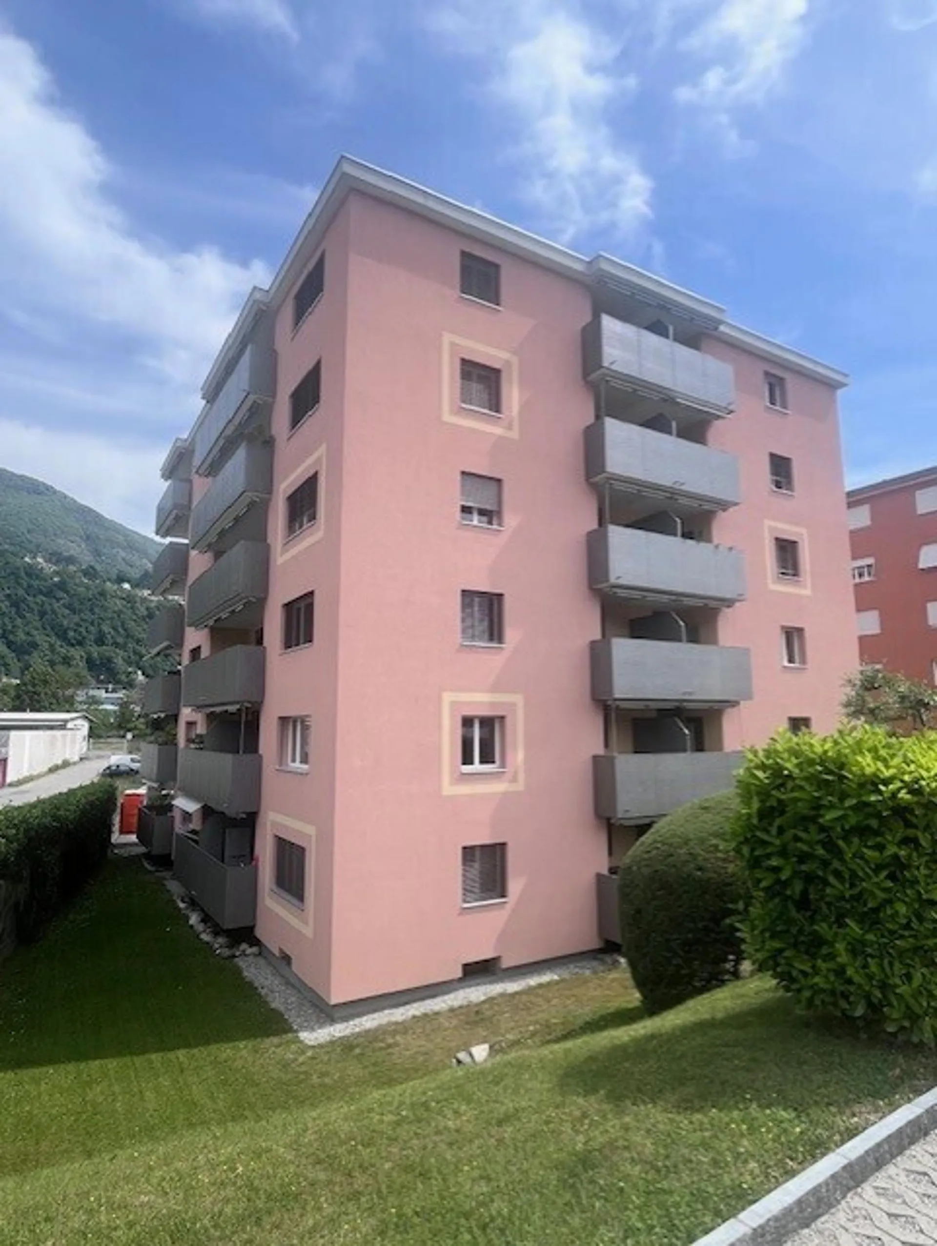 ASCONA, affittiamo appartamento 4 1/2 locali in zona centrale