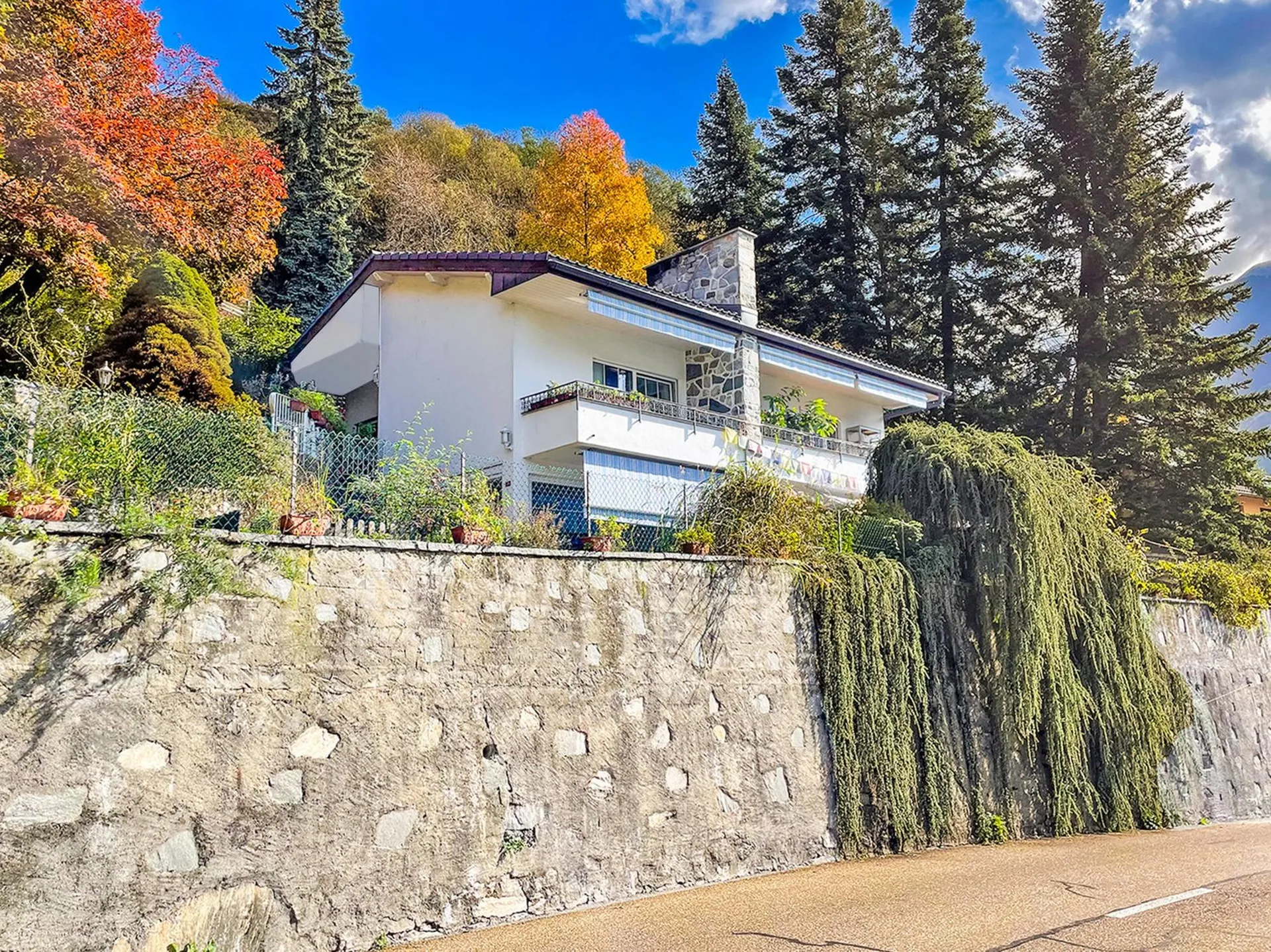 Zweitwohnsitz und Erstwohnsitz, Val Morobbia, Haus in der Natur