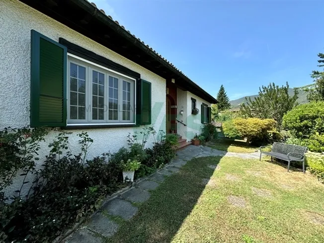 Gemütliches einstöckiges freistehendes Haus mit großem Garten
