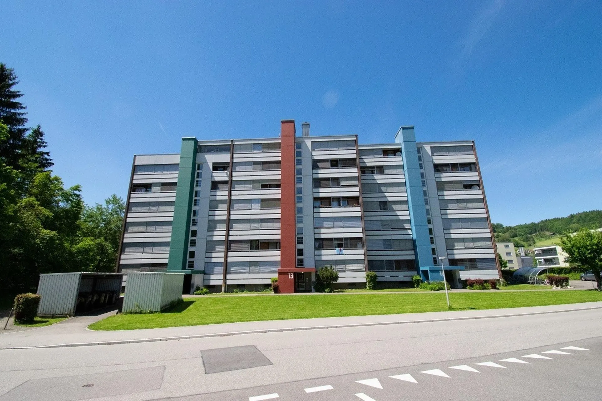 Grosse und Helle 3.5 Zimmerwohnung - Zentral und doch im Grünen