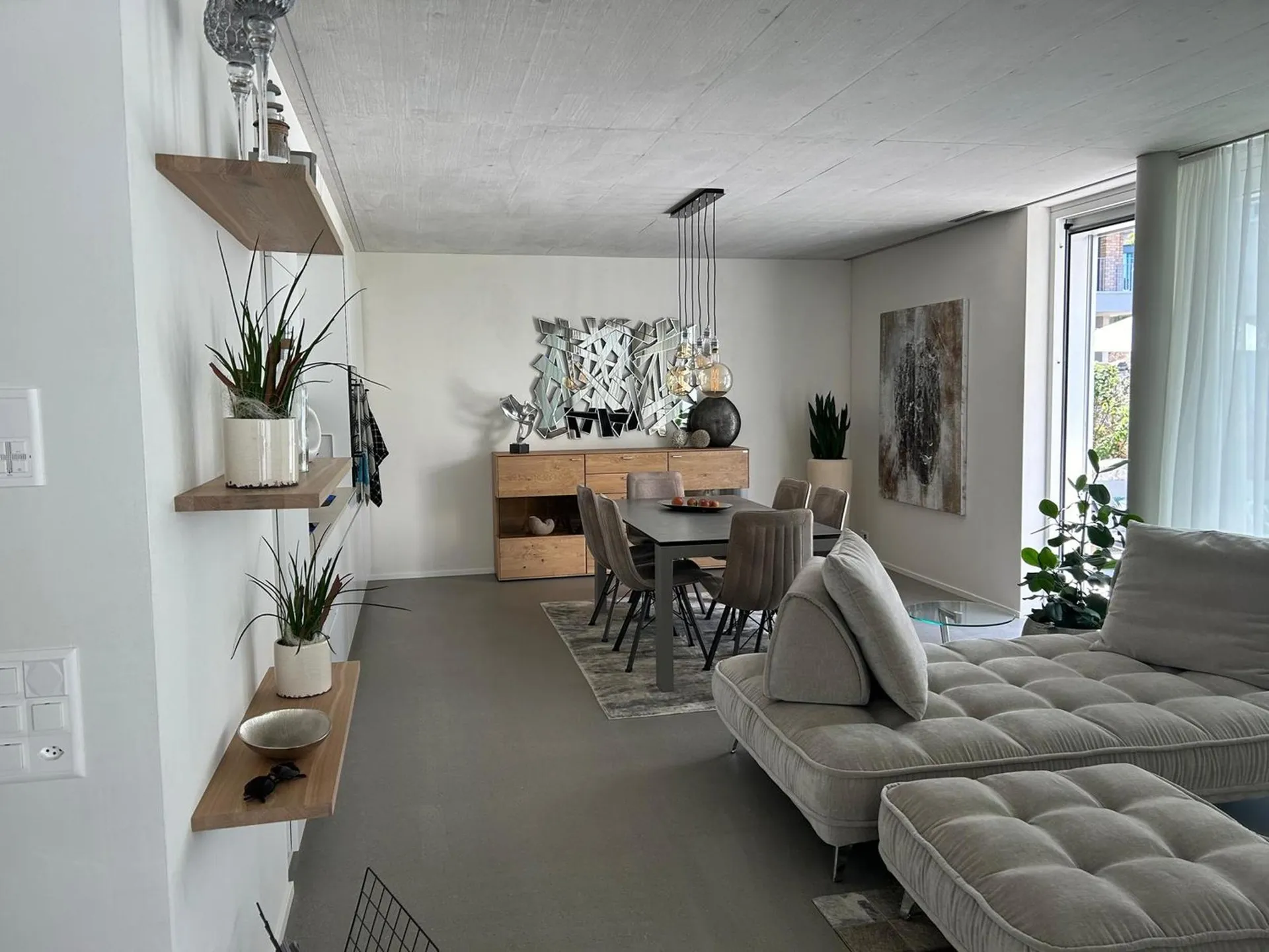 Moderne 3.5-Zimmer-Wohnung mit grossem Balkon und kleinem Garten