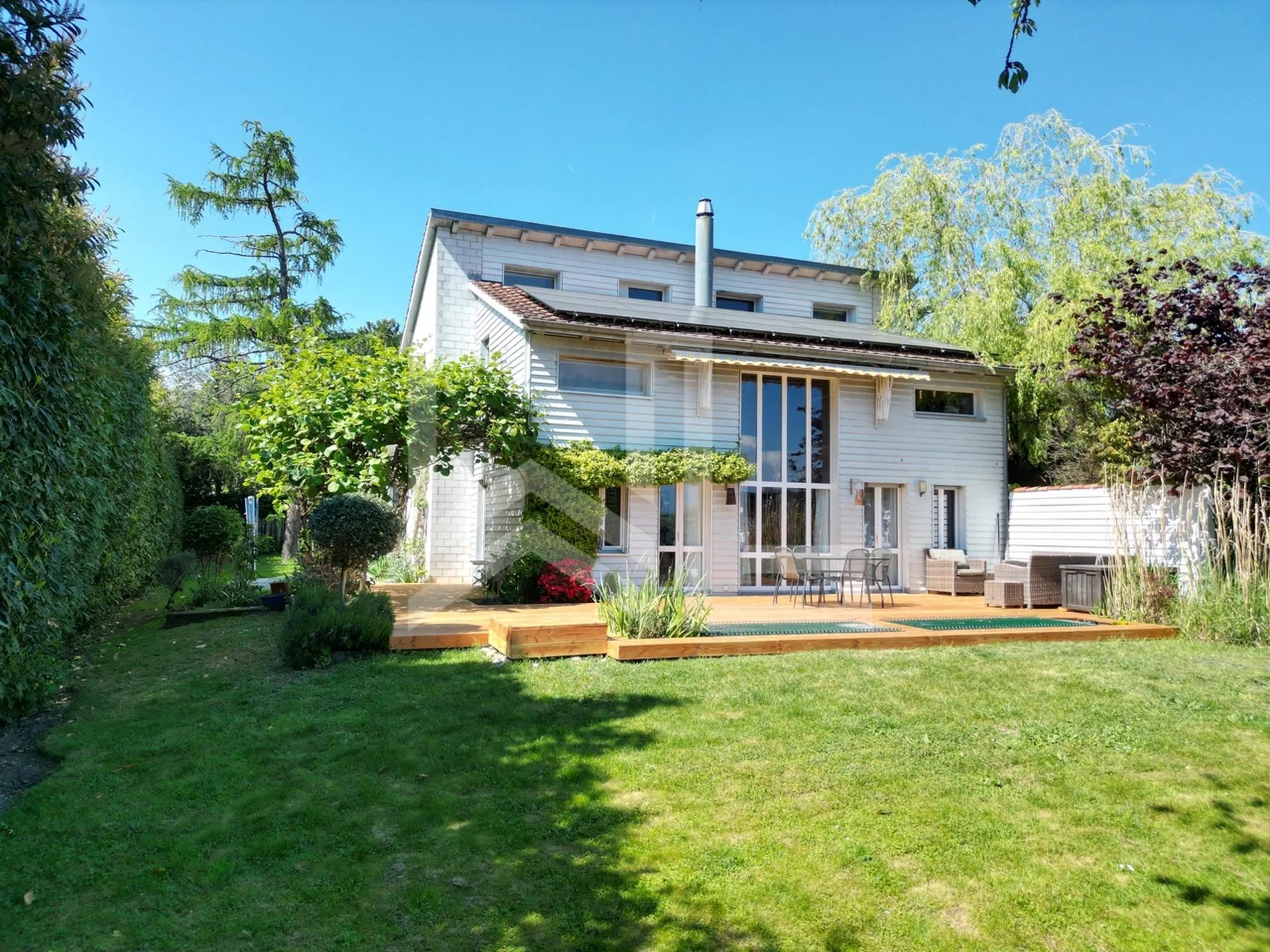 Villa individuelle lumineuse avec vaste jardin