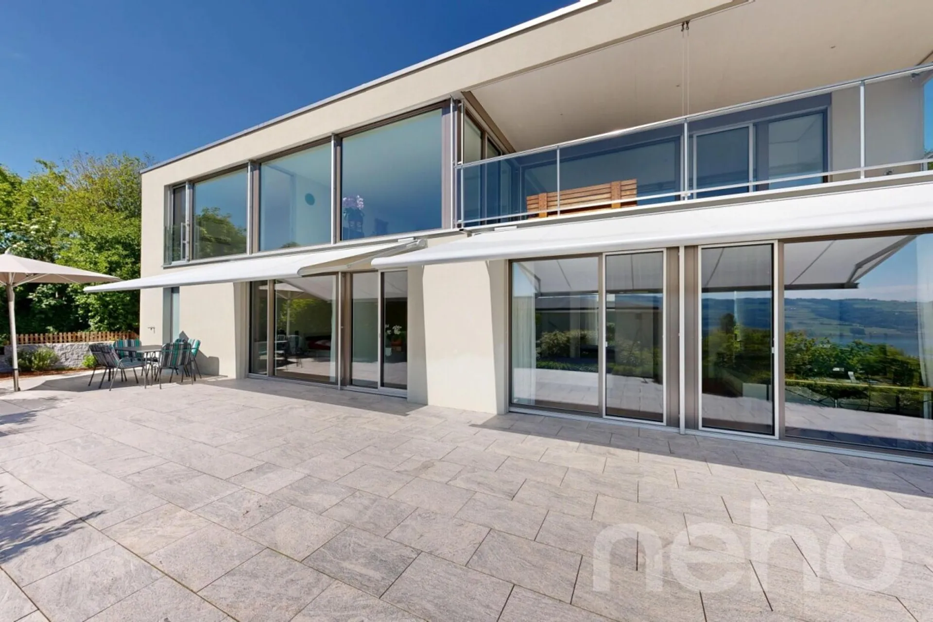 Modernes Einfamilienhaus mit Seesicht, Terrasse & viel Komfort