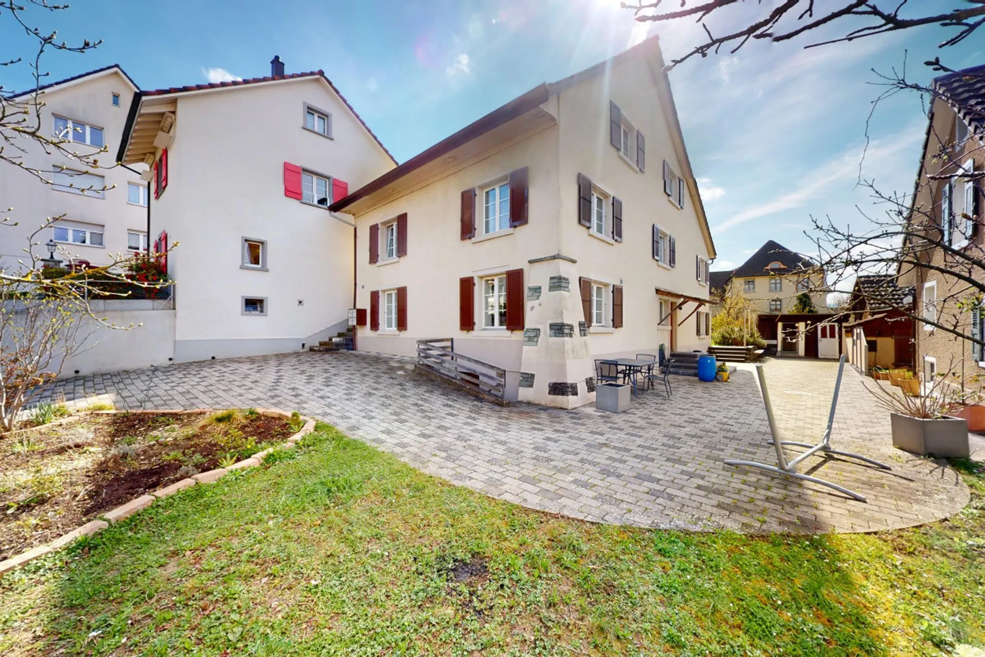 Mehrgenerationenhaus mit 3 Wohnungen und Entwicklungspotenzial