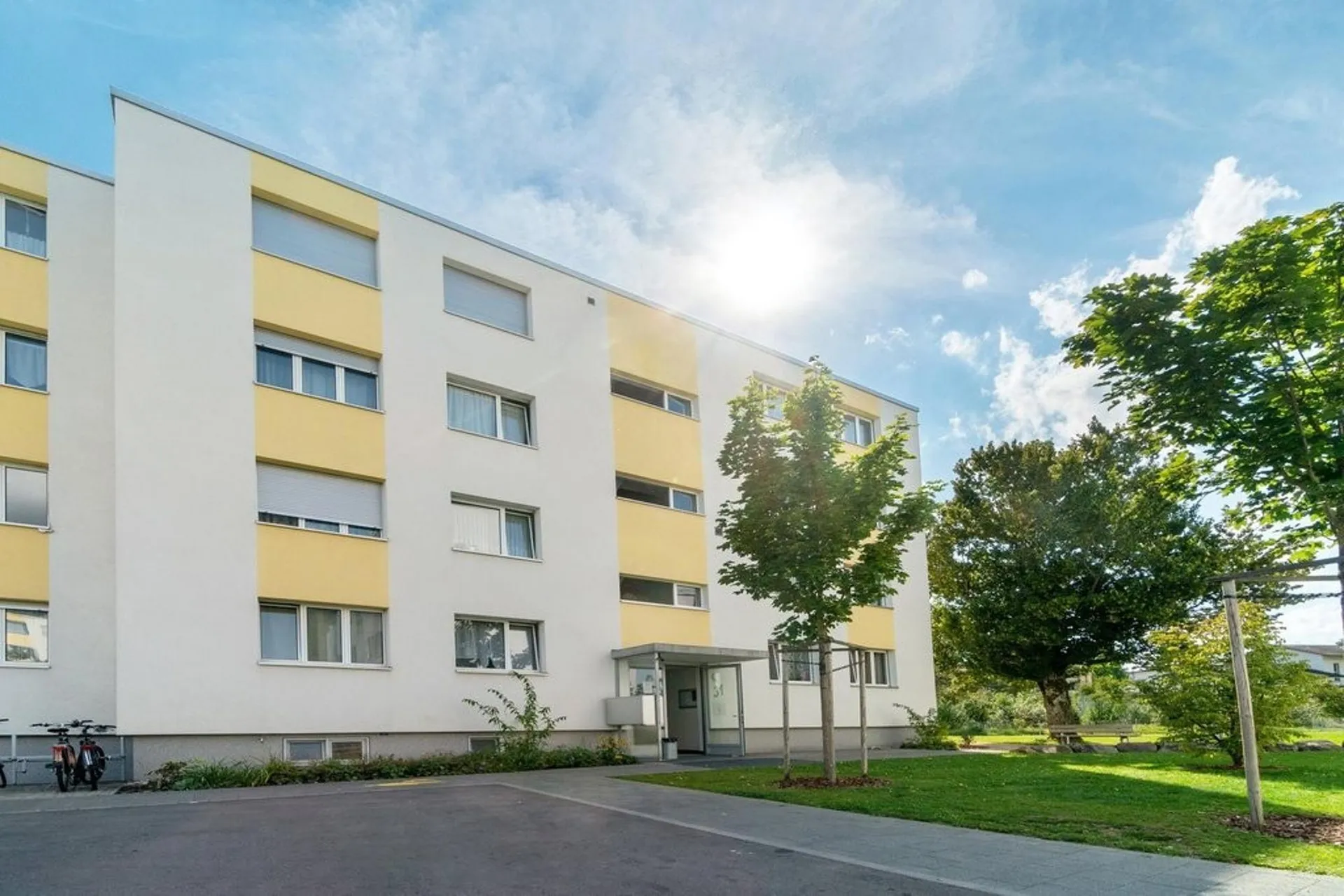 Weitsicht geniessen: Helle 3-Zimmer-Wohnung mit grossem Sonnenbalkon