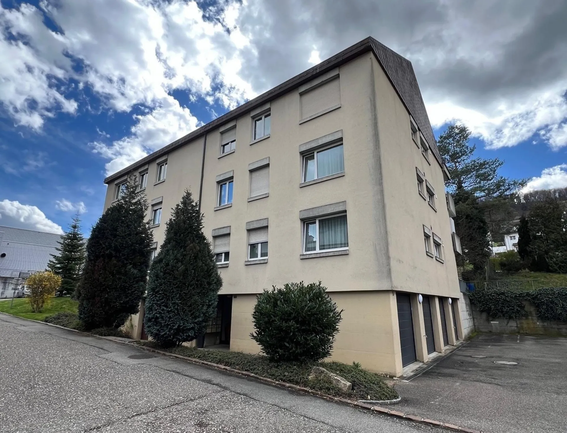 Neu sanierte Wohnung mit geräumigem Balkon