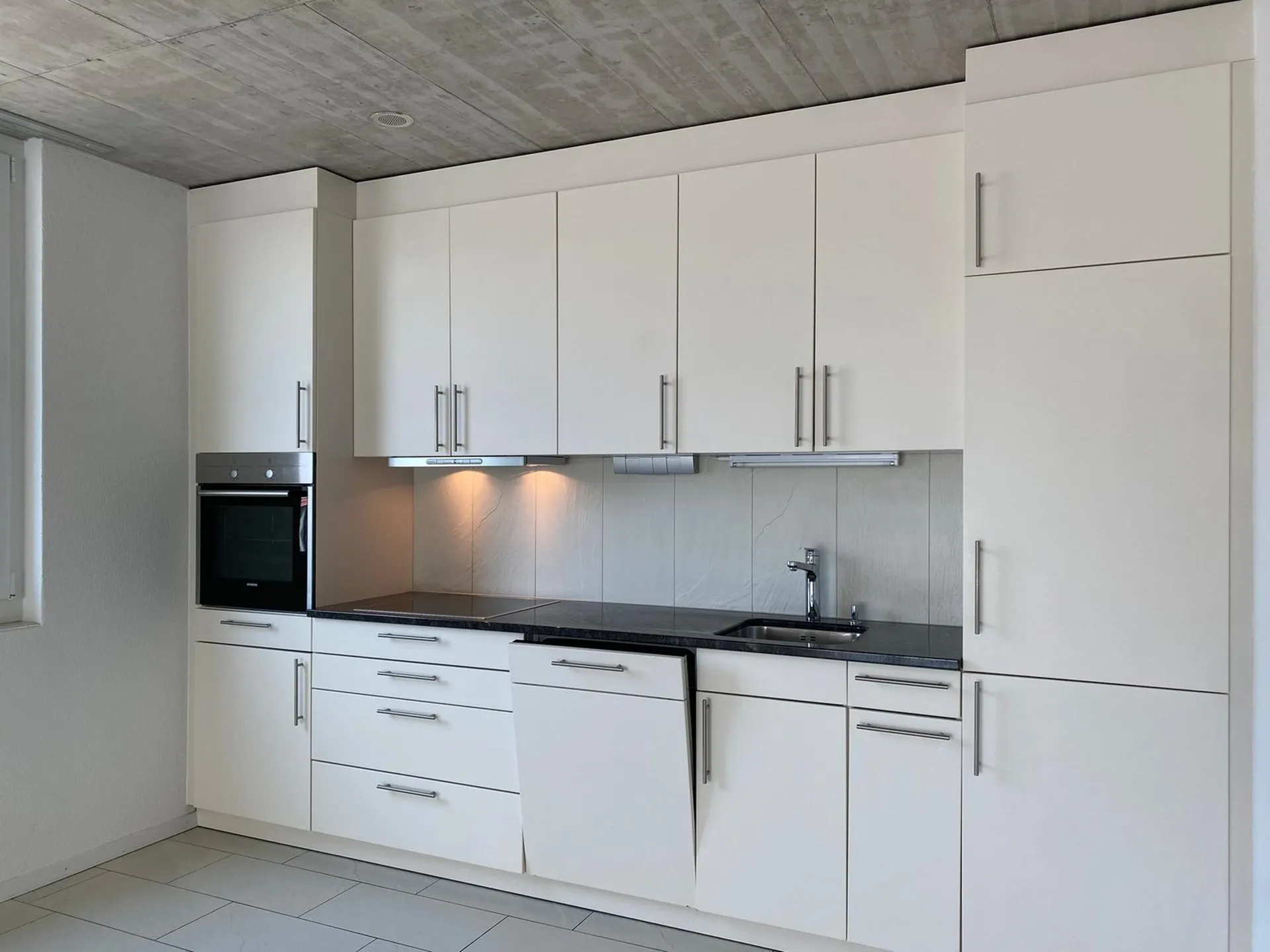 Moderne 3,5-Zimmer-Wohnung mit gedecktem Balkon