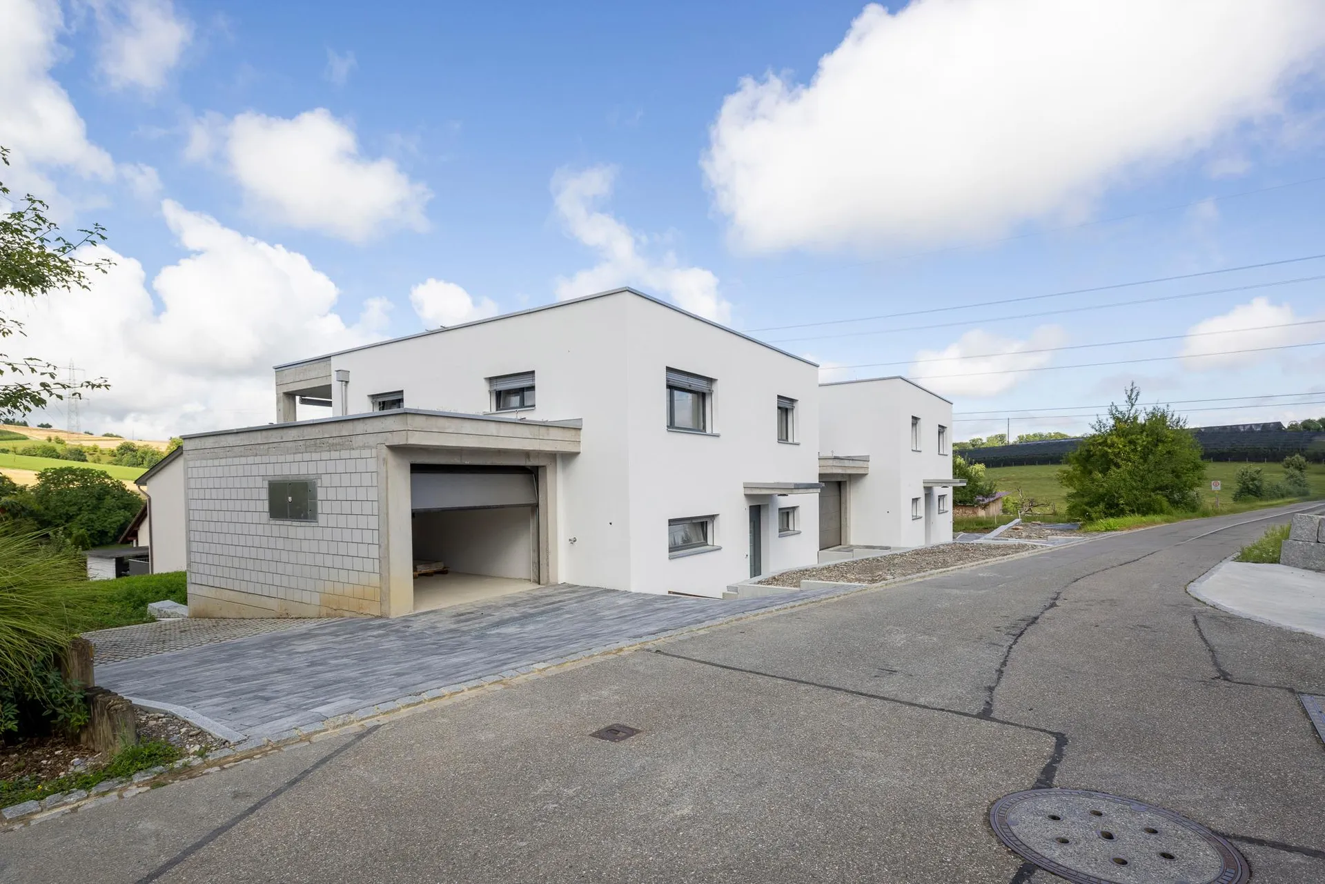 NEUBAU: Wohnen an sonnig-idyllischer Lage