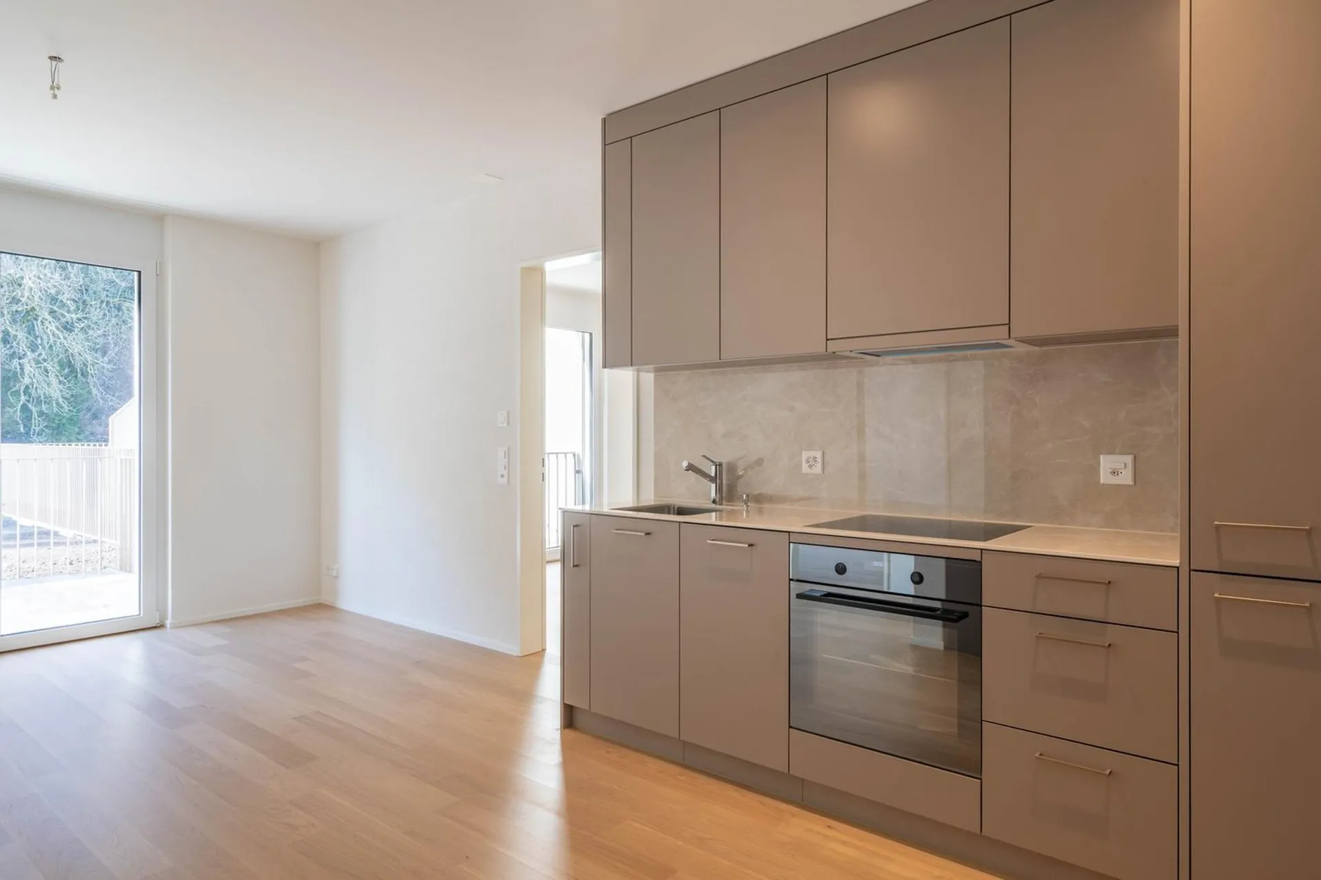 Moderne 2.5-Zimmerwohnung mit 18m2 Balkon