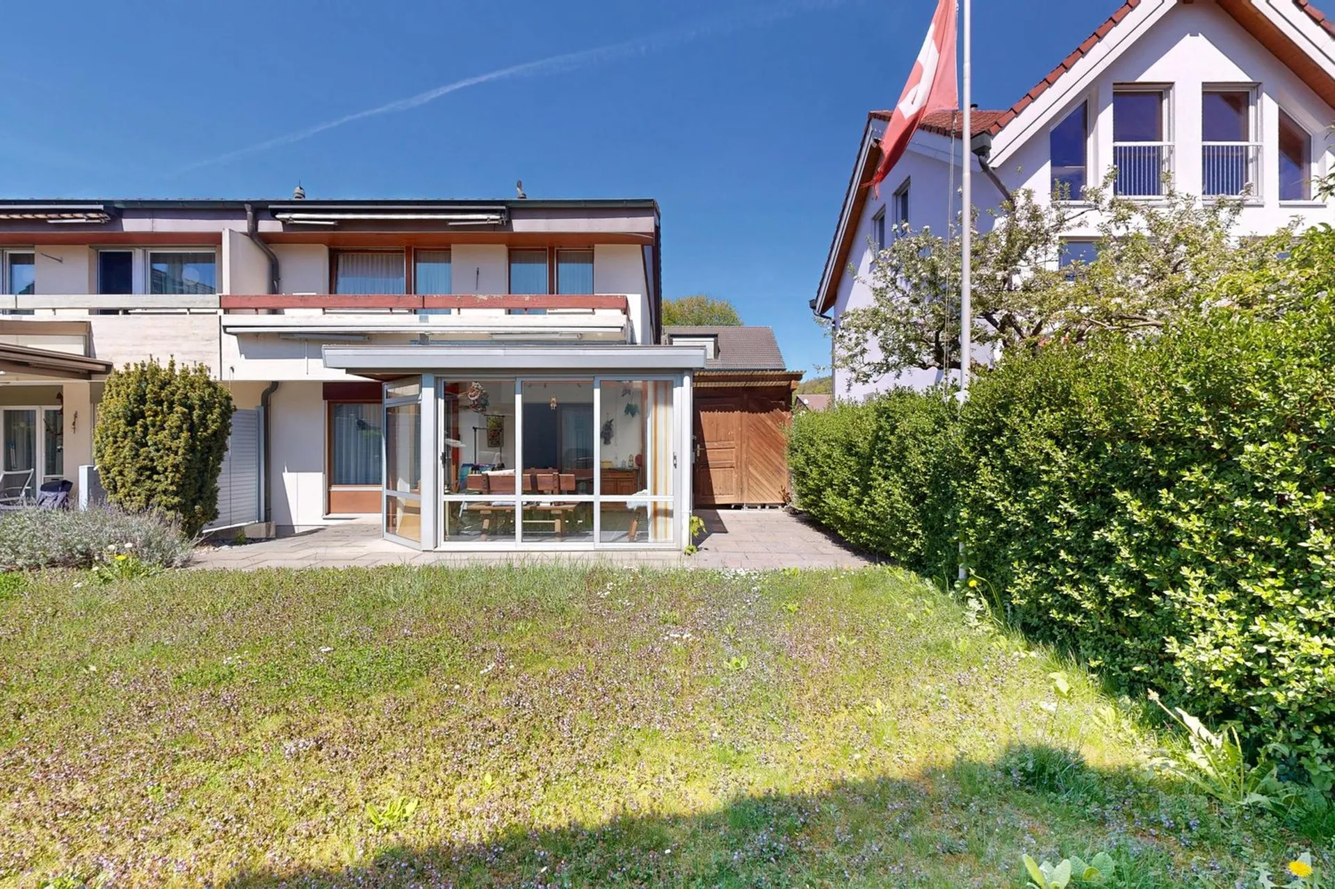 5.5-Zimmer Doppelfamilienhaus mit Wintergarten