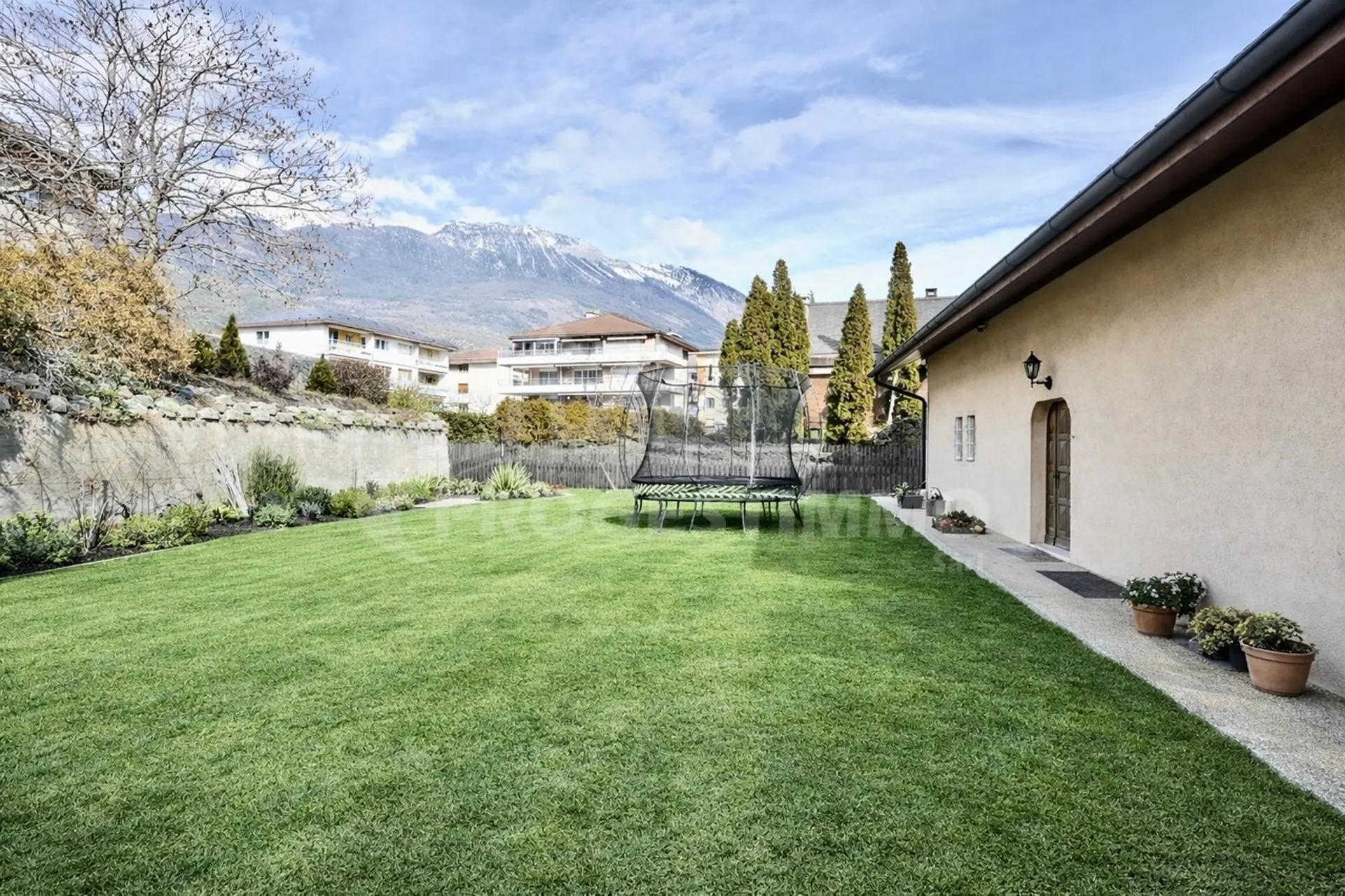 VILLA DE 6,5 PIECES, VOLUMES GÉNÉREUX ET FORT POTENTIEL D'EXTENSION