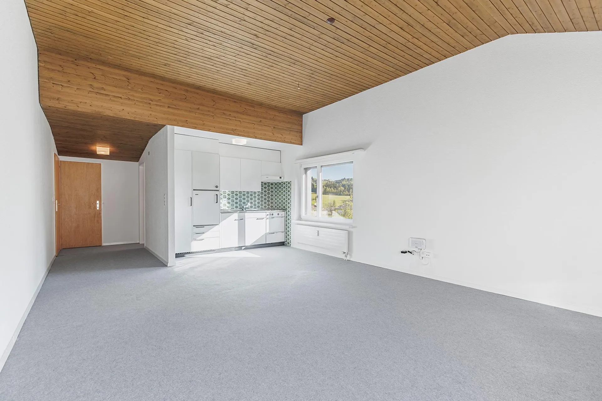 Ihr Rückzugsort im Grünen - Helle Dachwohnung mit Balkon